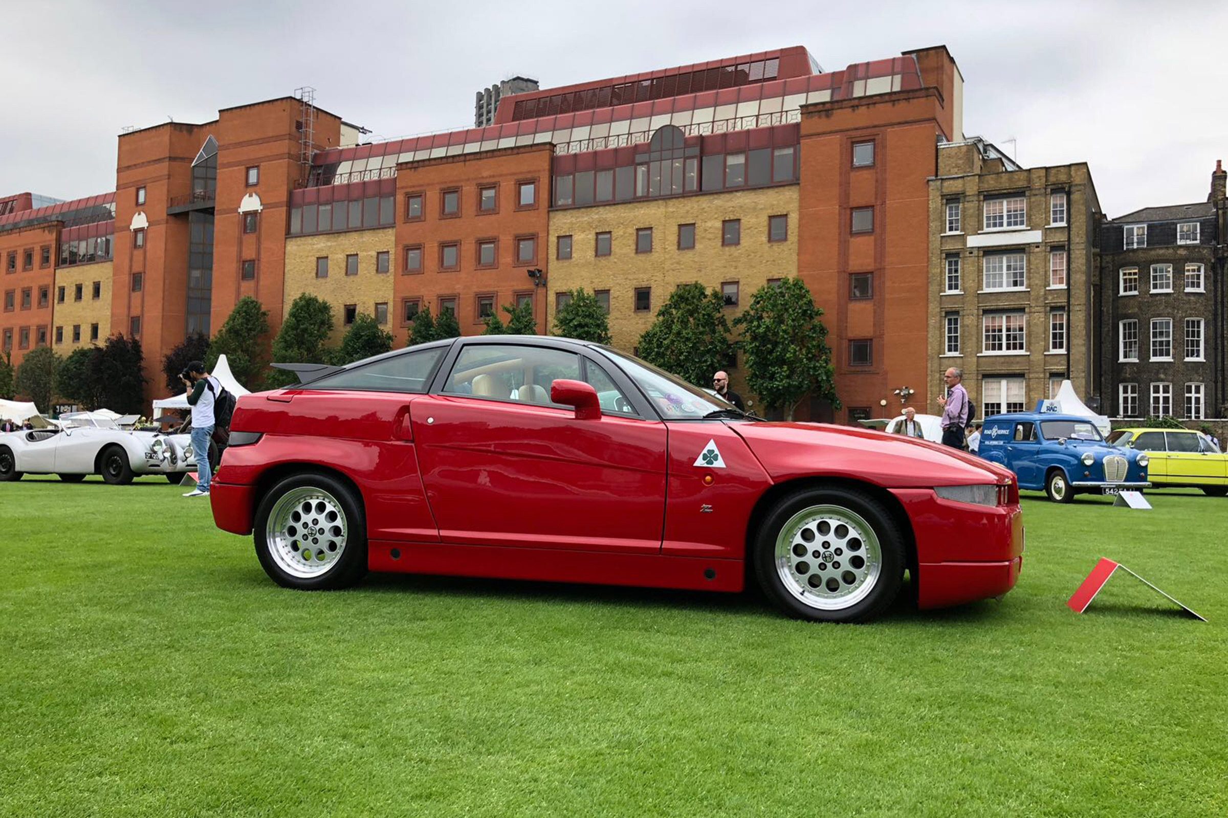 Alfa Romeo SZ - side