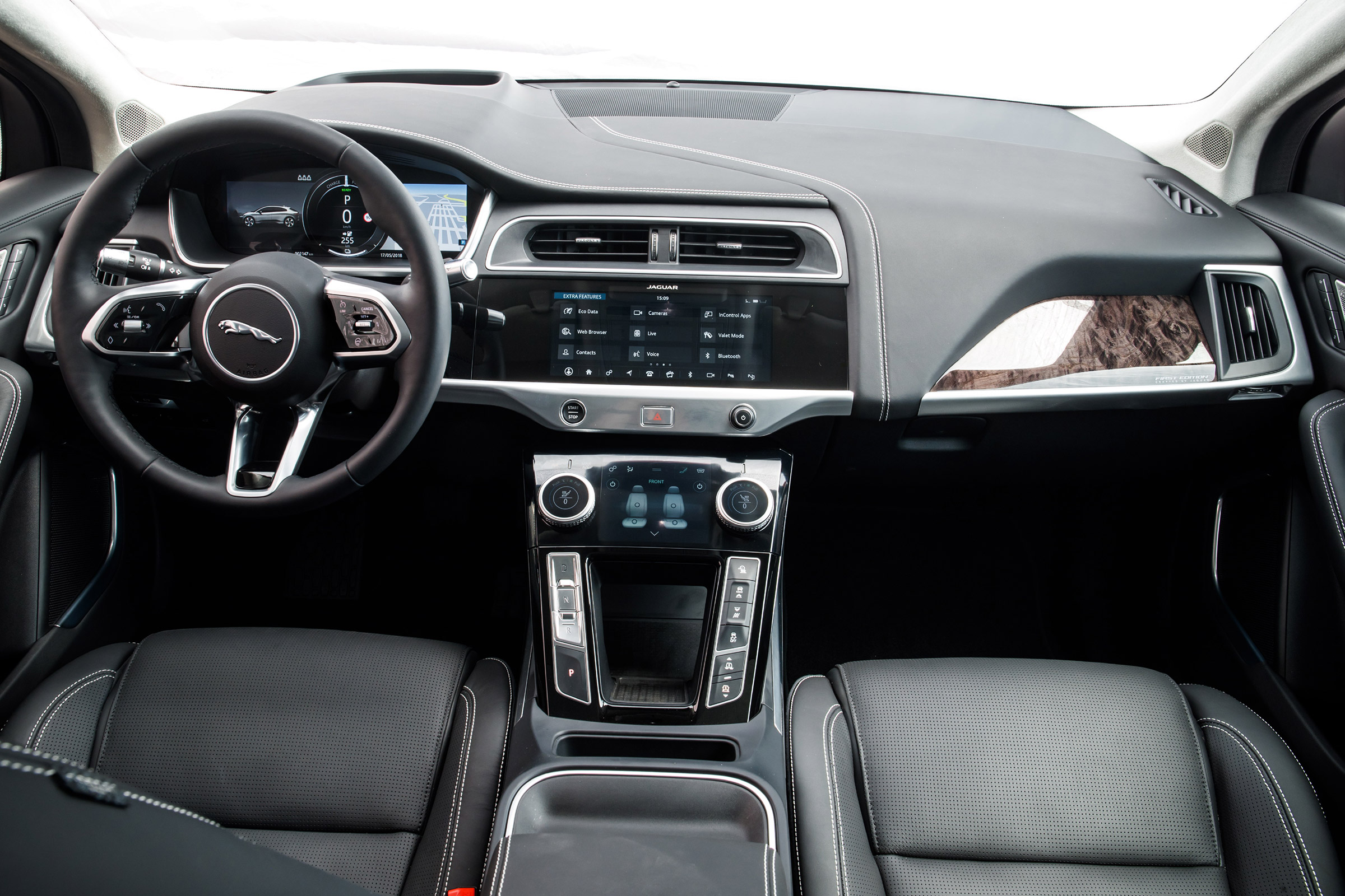 Jaguar I-Pace driving - dash