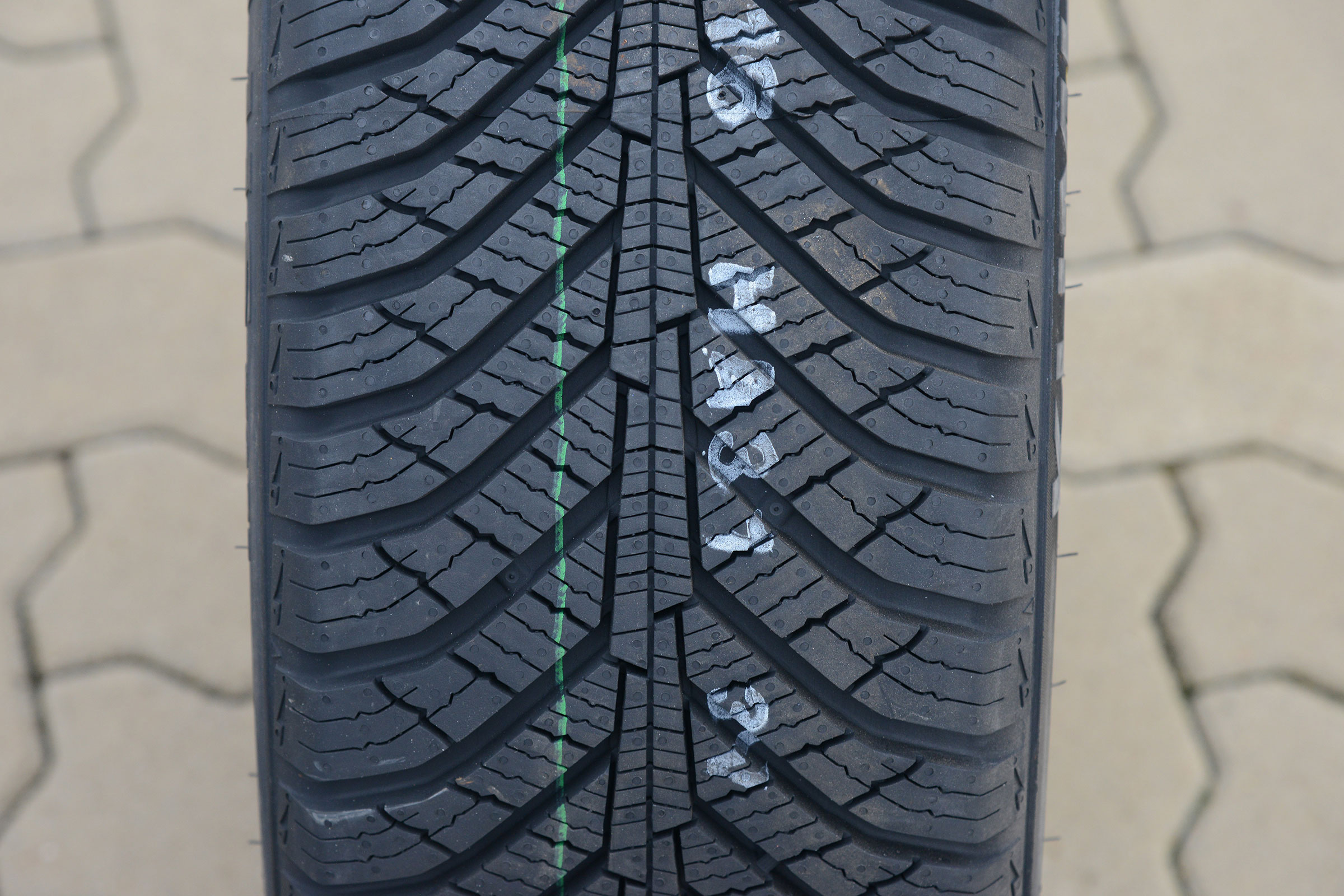 Kumho Solus HA31