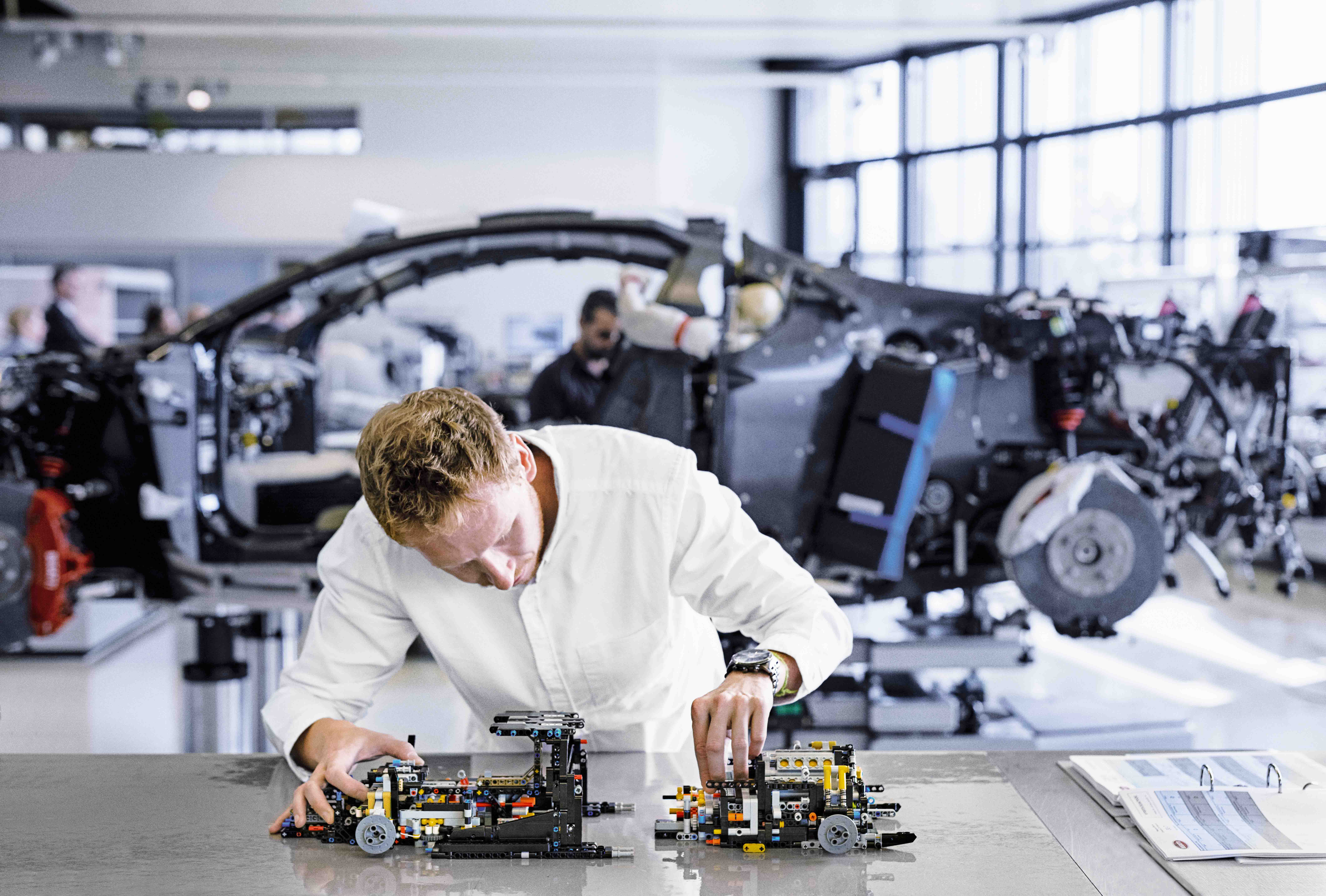Lego Bugatti Chiron - side