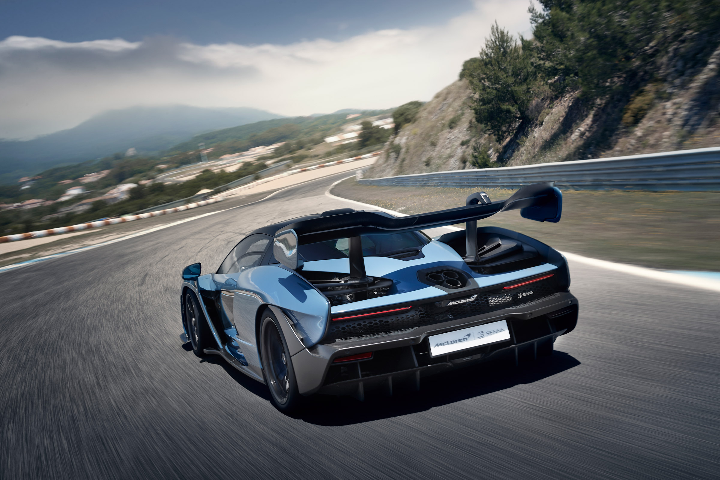 McLaren Senna track rear
