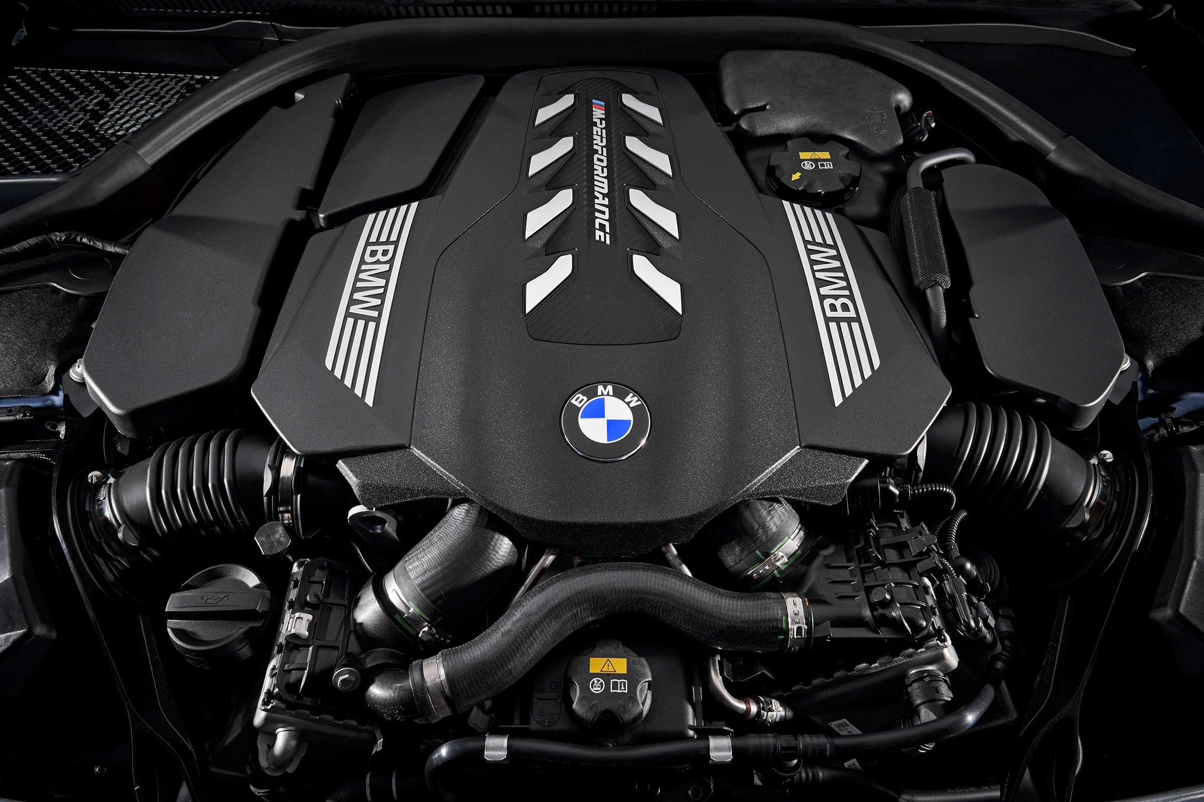 BMW M850i revealed - engine