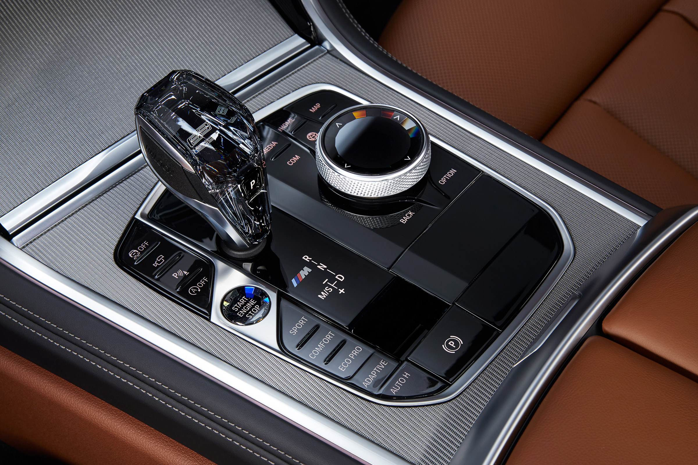 BMW M850i revealed - selector