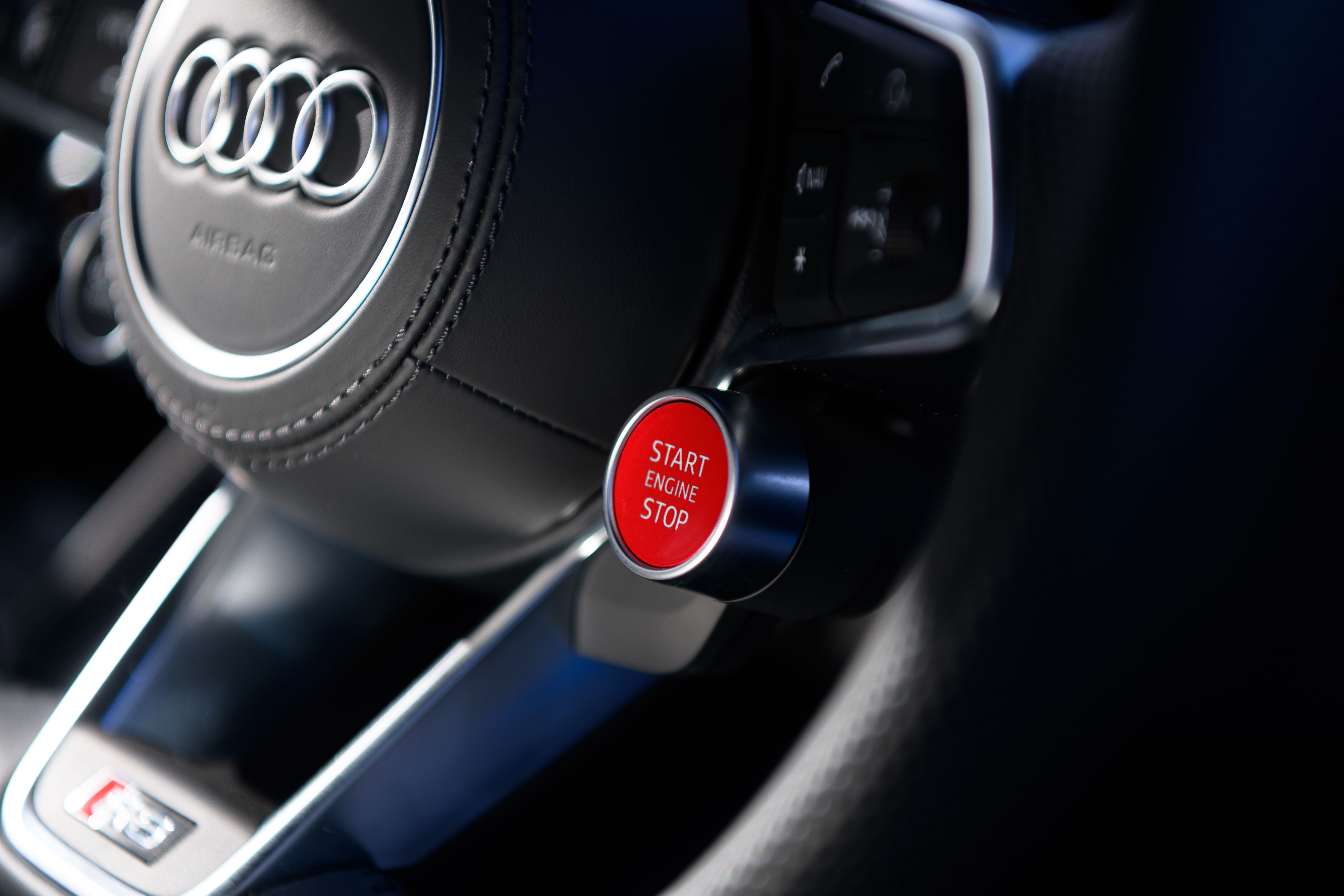 Audi R8 V10 RWS - Starter button