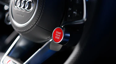 Audi R8 V10 RWS - Starter button