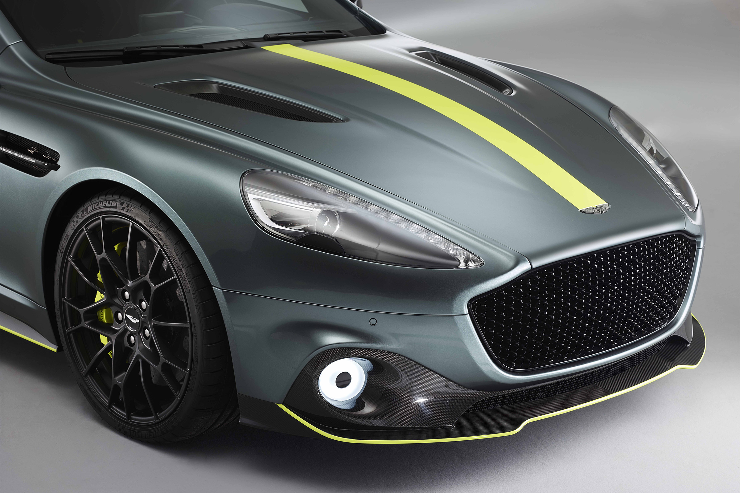 Aston Martin Rapide AMR studio - lights