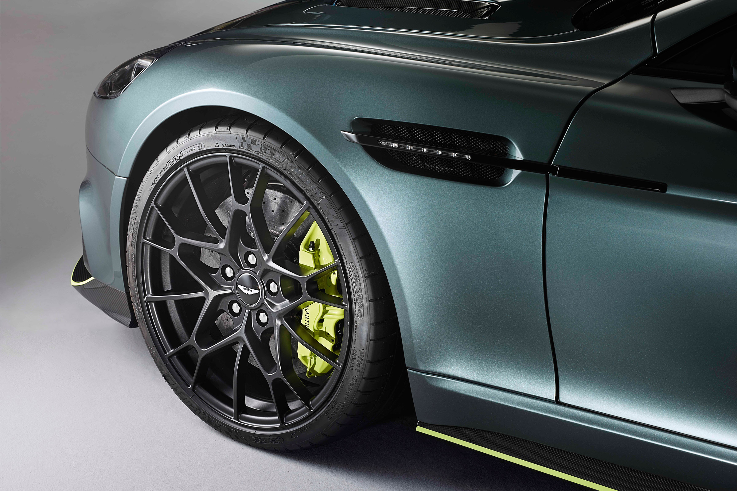 Aston Martin Rapide AMR studio - wheels