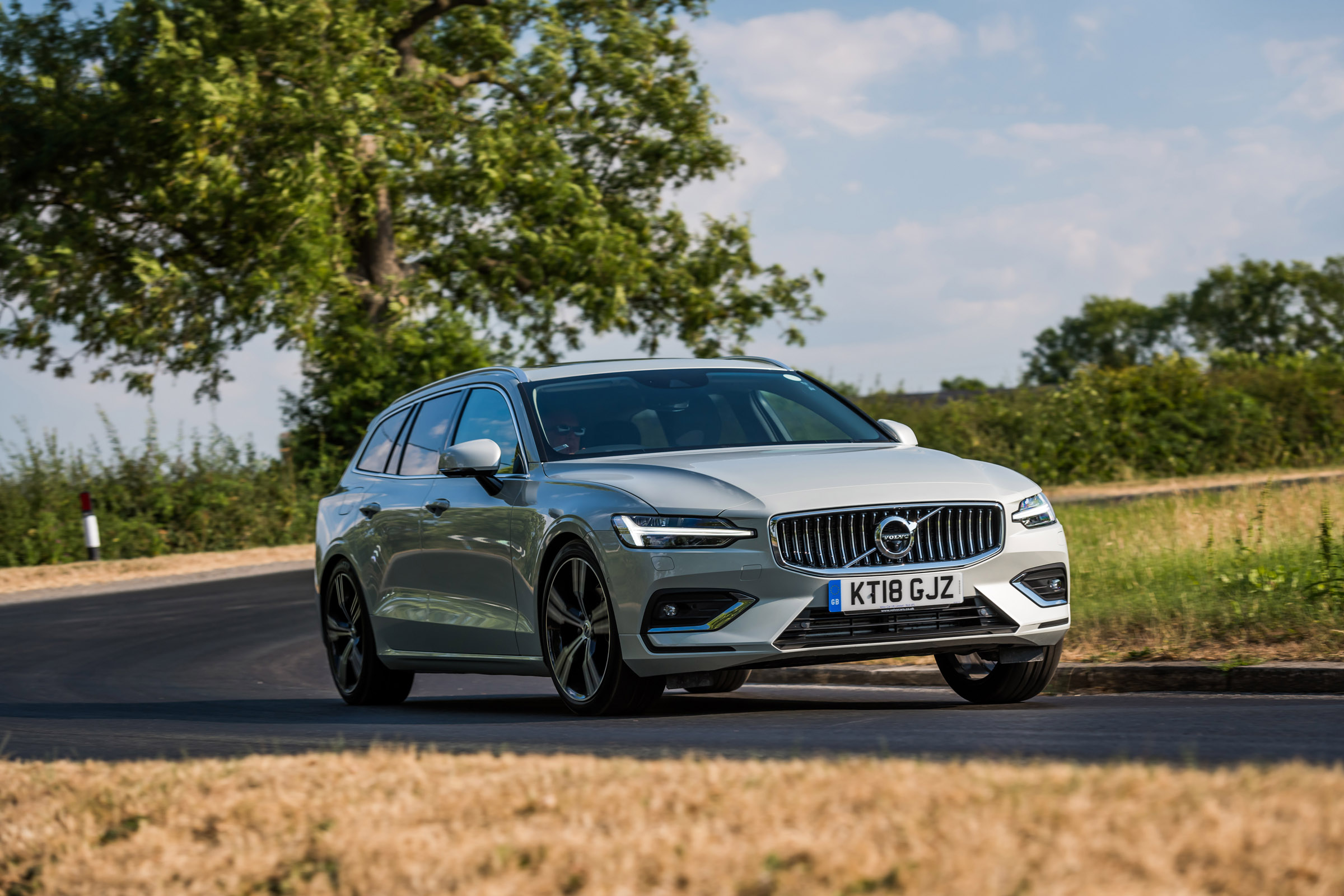 Volvo V60 cornering front