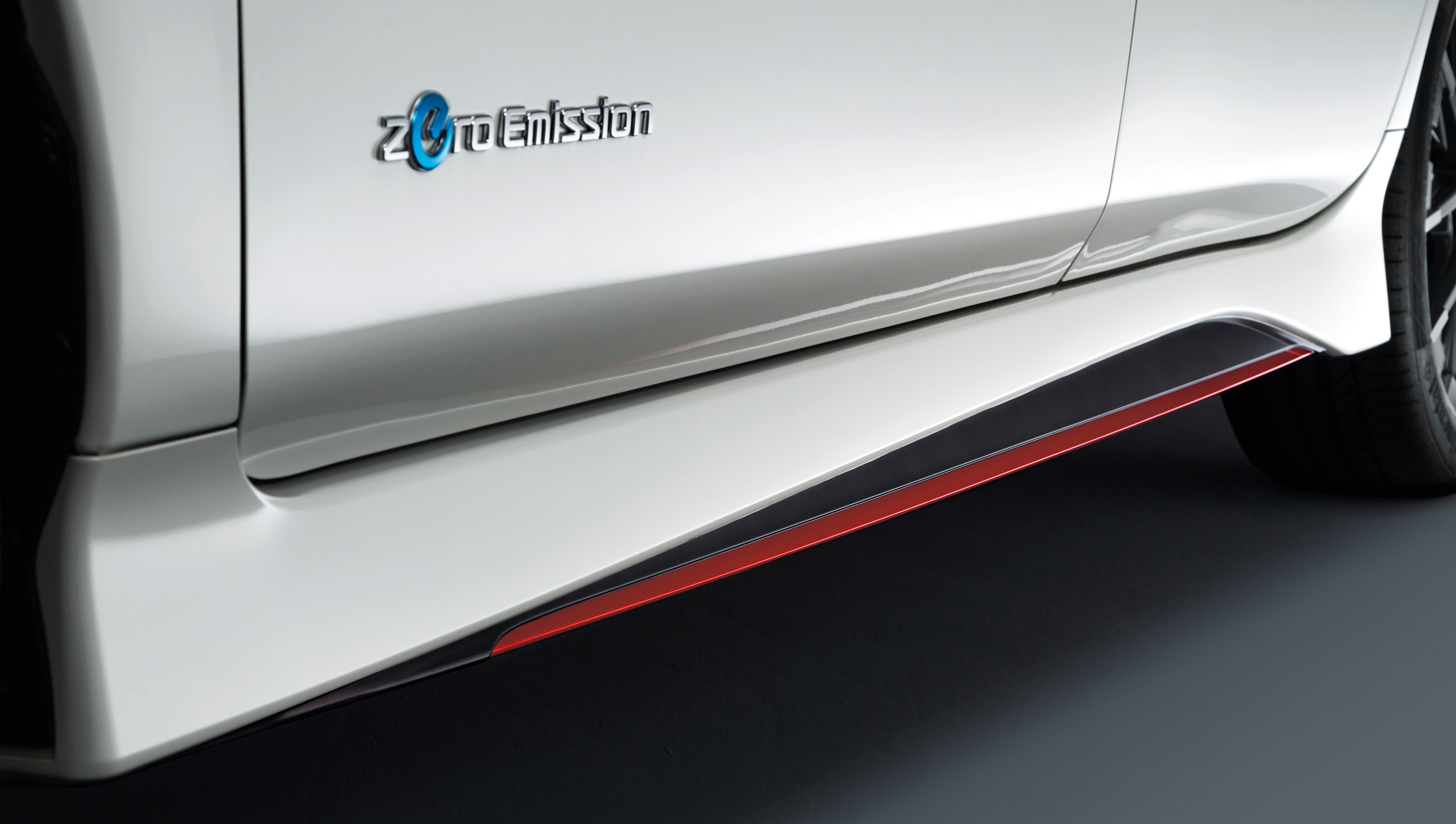 Nissan Leaf Nismo side skirts