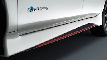 Nissan Leaf Nismo side skirts