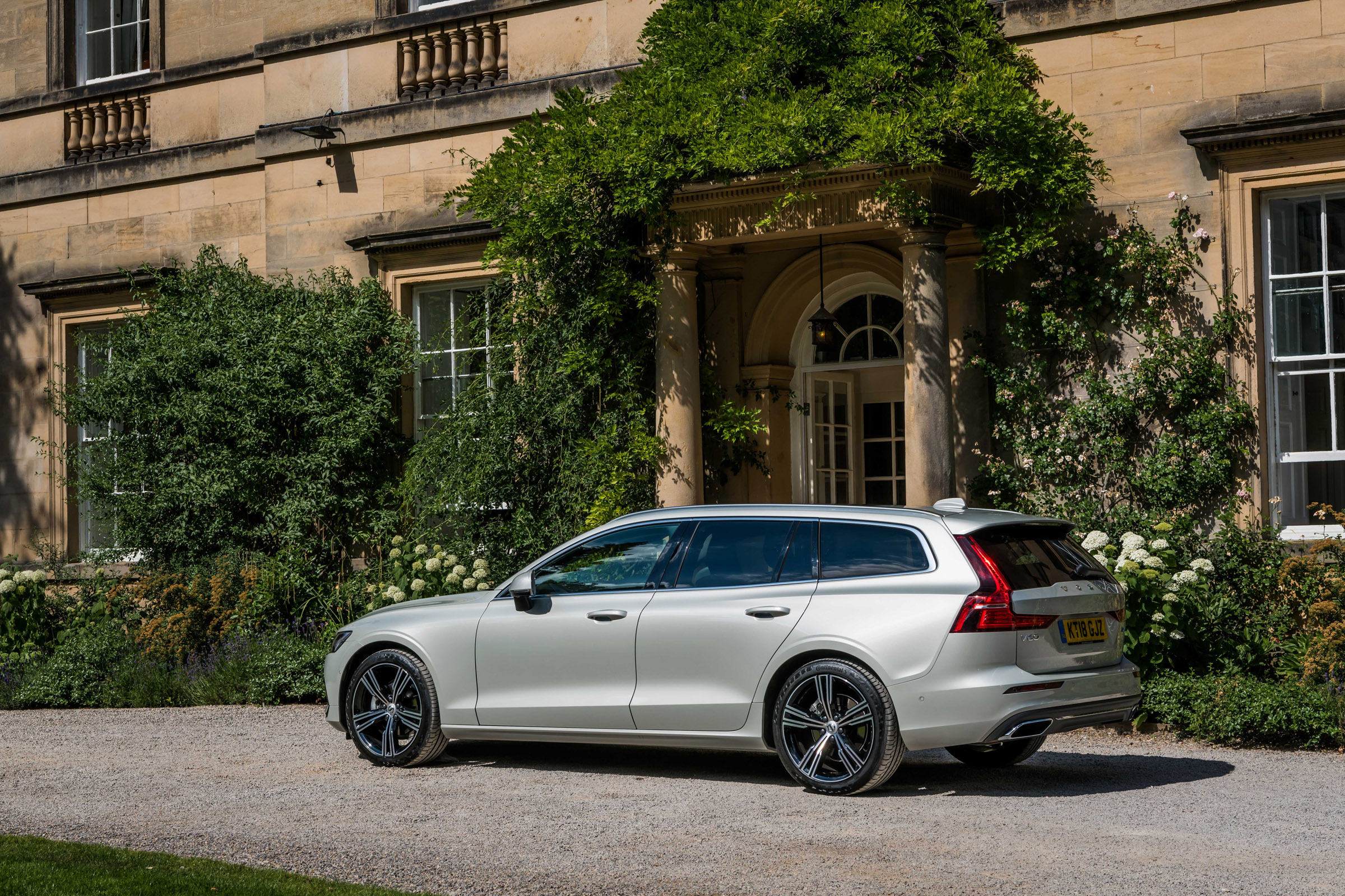 Volvo V60 rear three-quarters