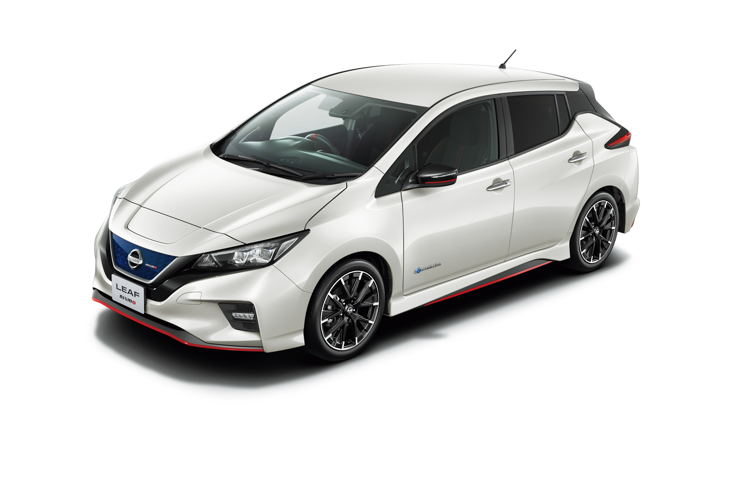 Nissan Leaf Nismo white with body-colour roof