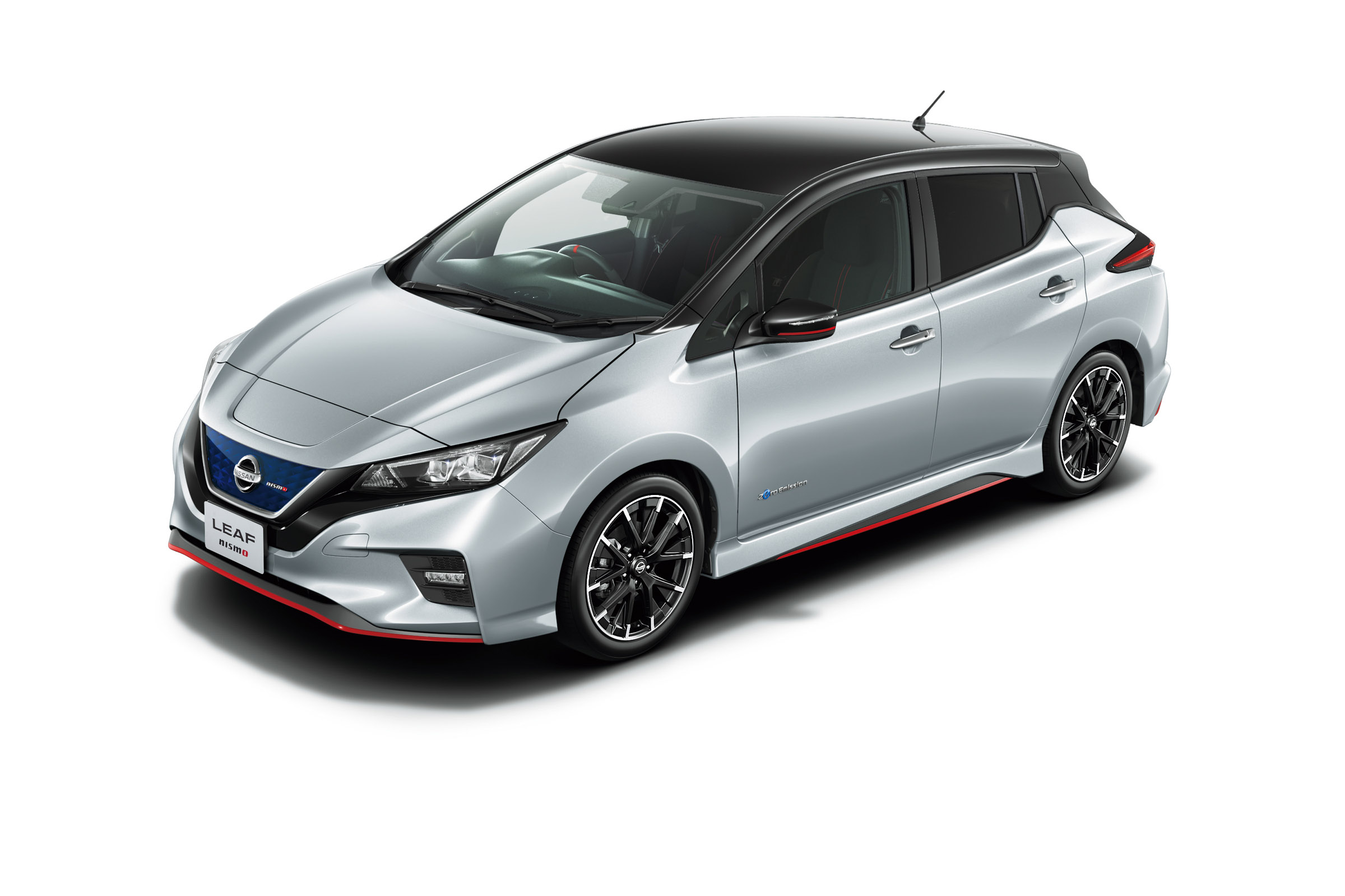 Nissan Leaf Nismo silver with black roof