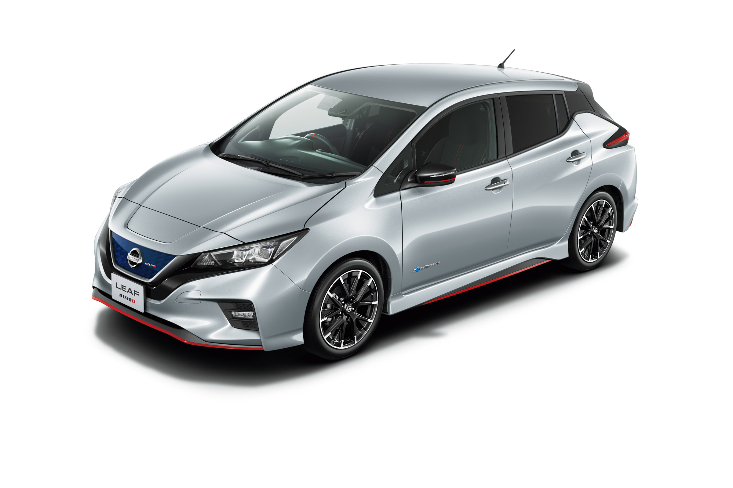 Nissan Leaf Nismo silver with body-colour roof