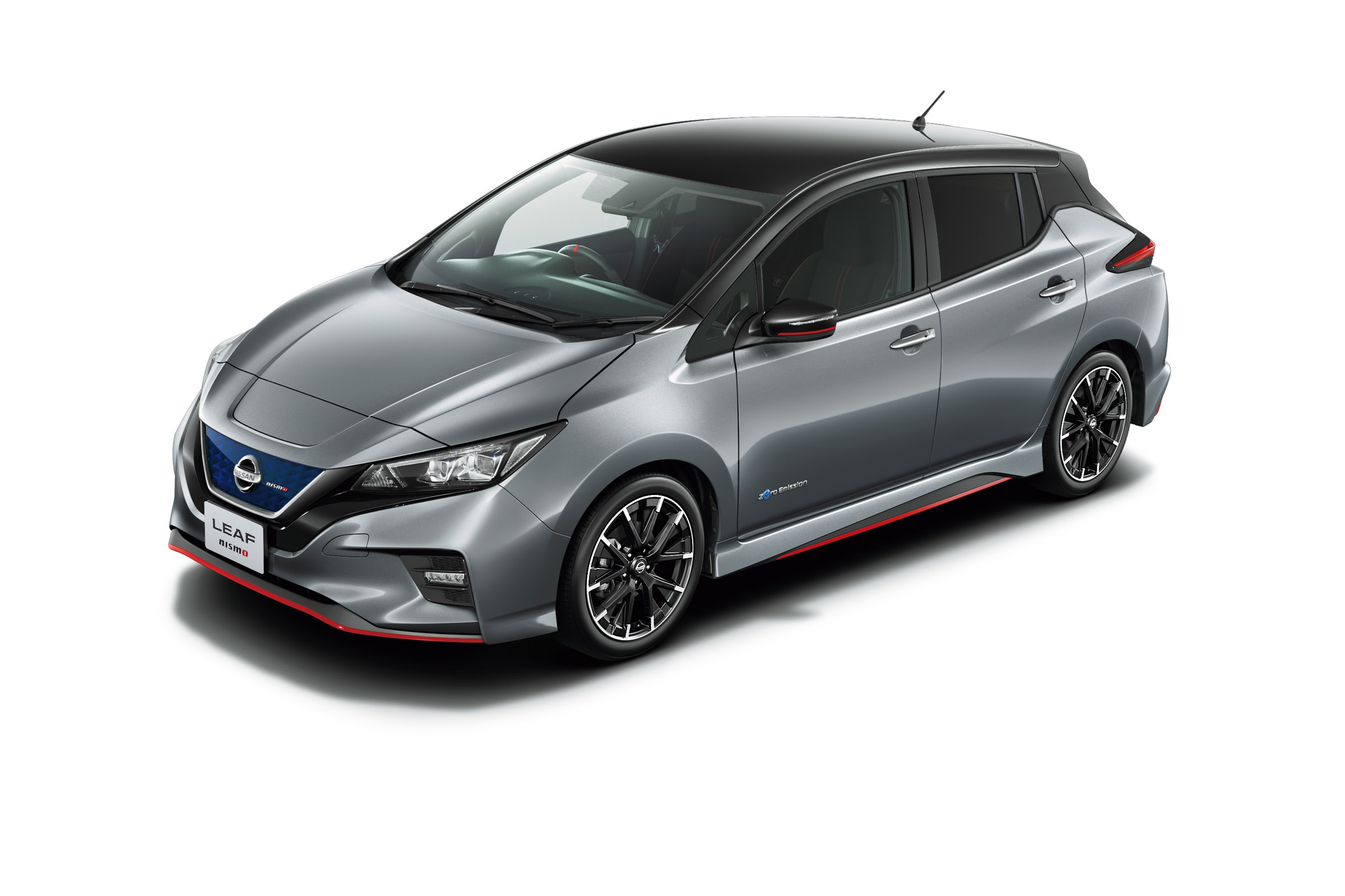 Nissan Leaf Nismo grey with black roof