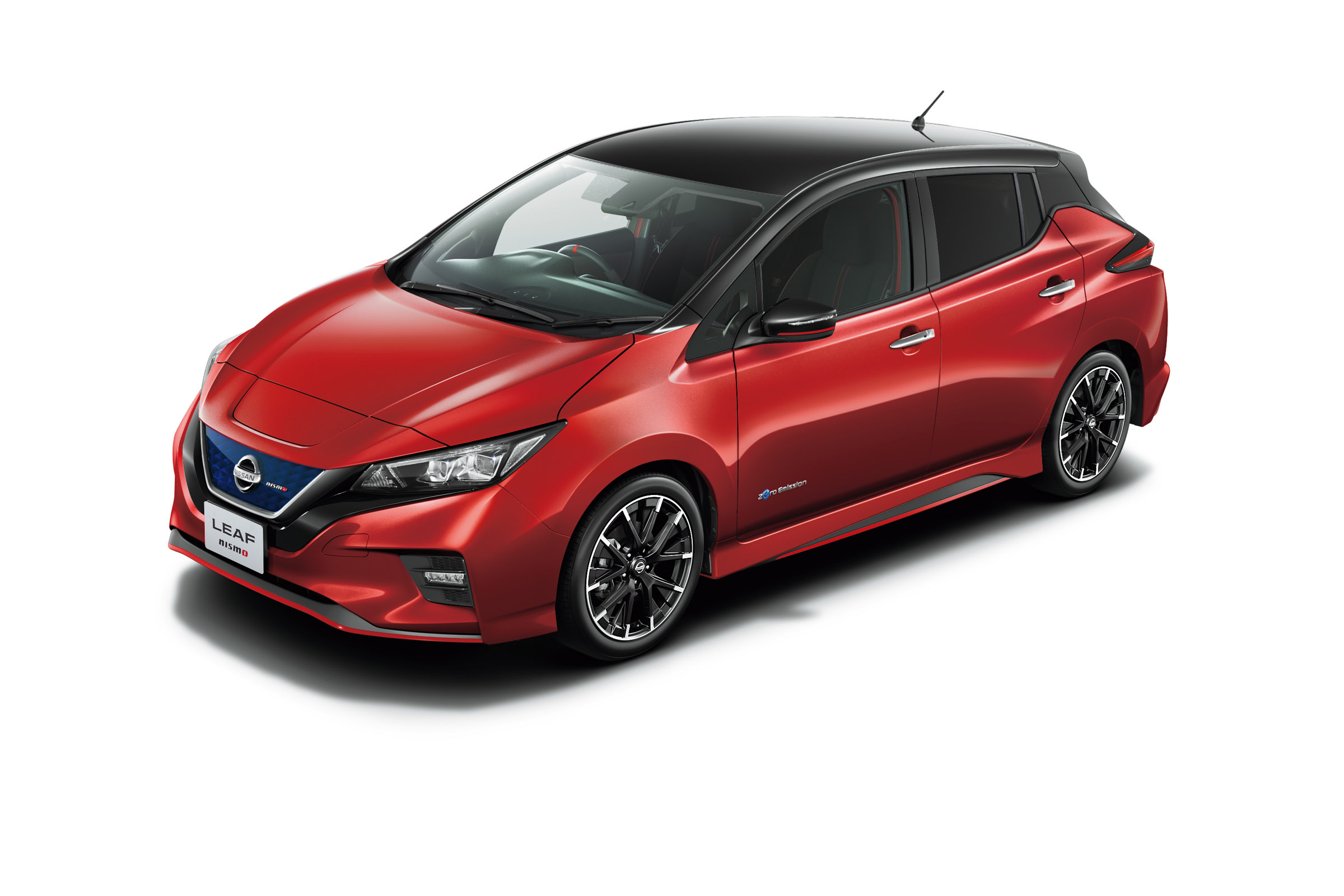 Nissan Leaf Nismo red with black roof