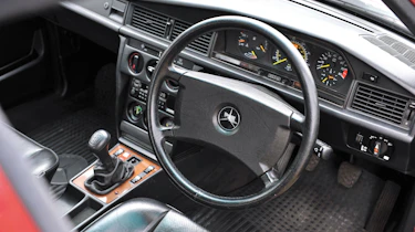 Mercedes-Benz 190E 2.5-16 - Interior