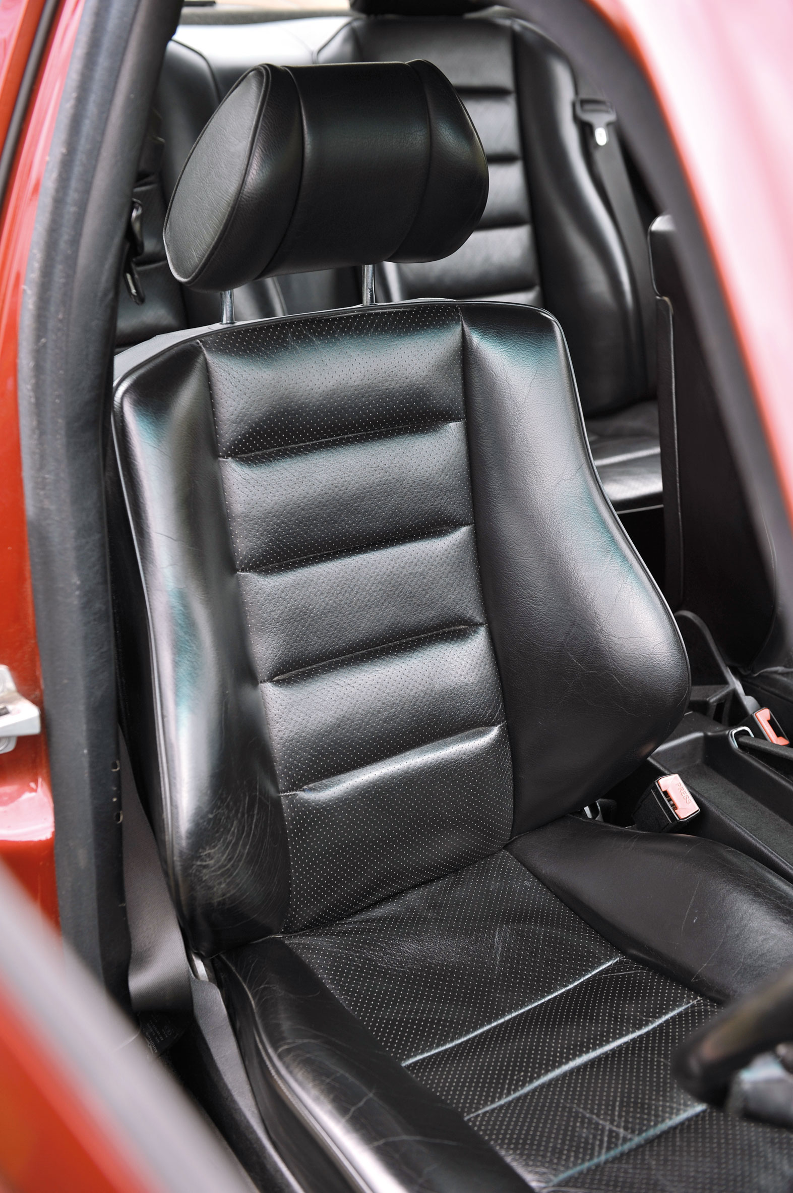 Mercedes-Benz 190E 2.5-16 - Seat
