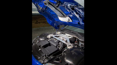 Aston Martin Vantage UK - engine