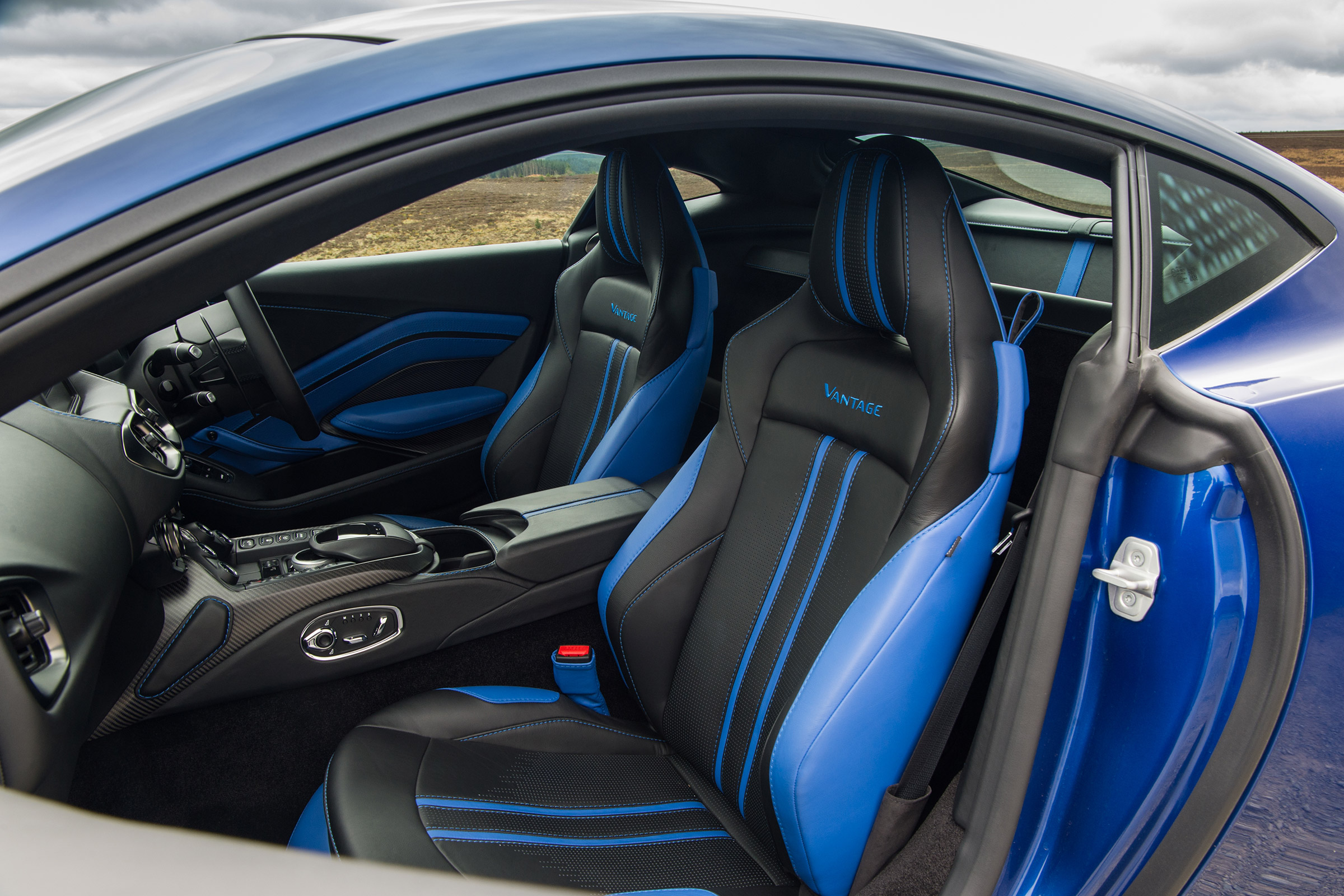 Aston Martin Vantage UK - seats