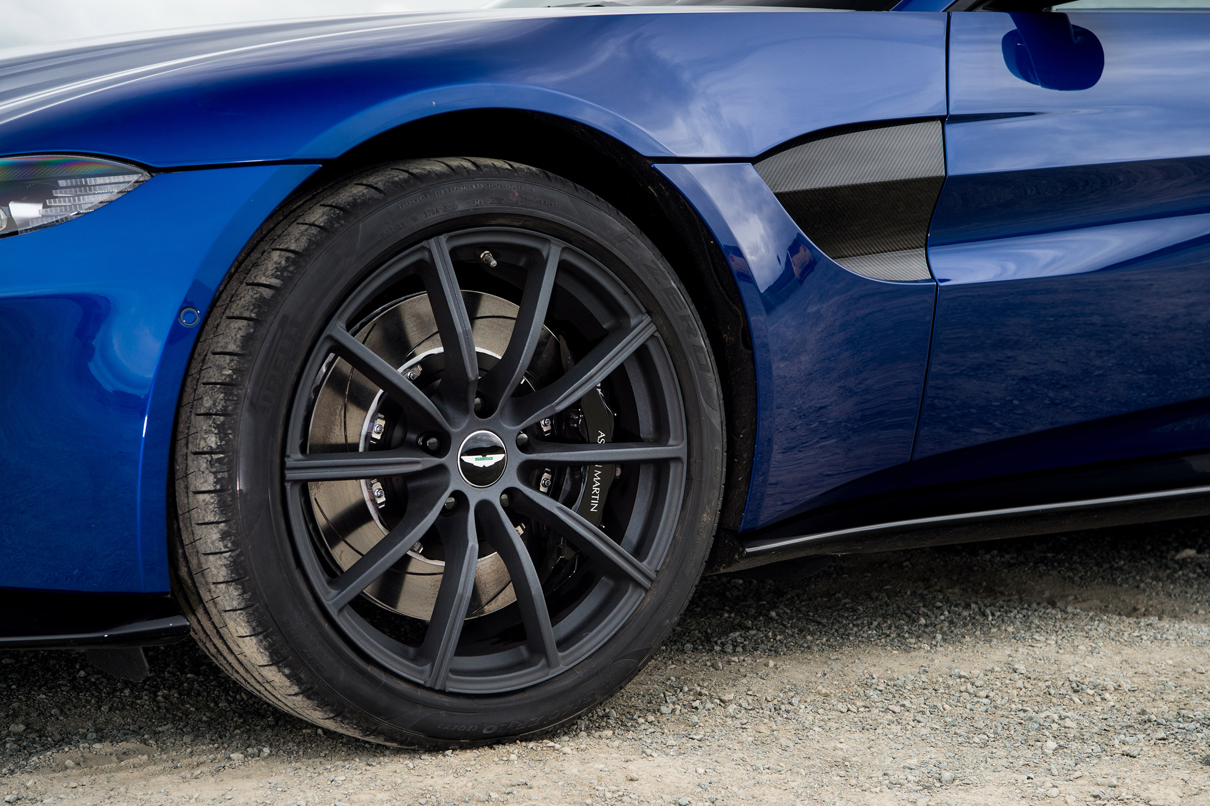 Aston Martin Vantage UK - wheels