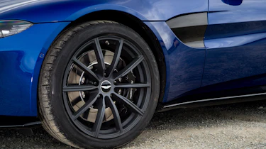 Aston Martin Vantage UK - wheels