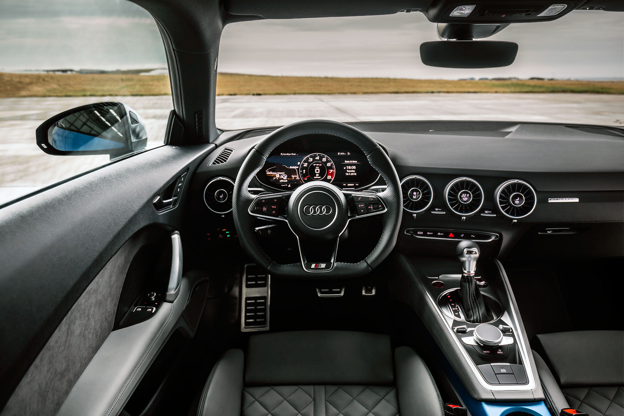 Audi TTS – interior