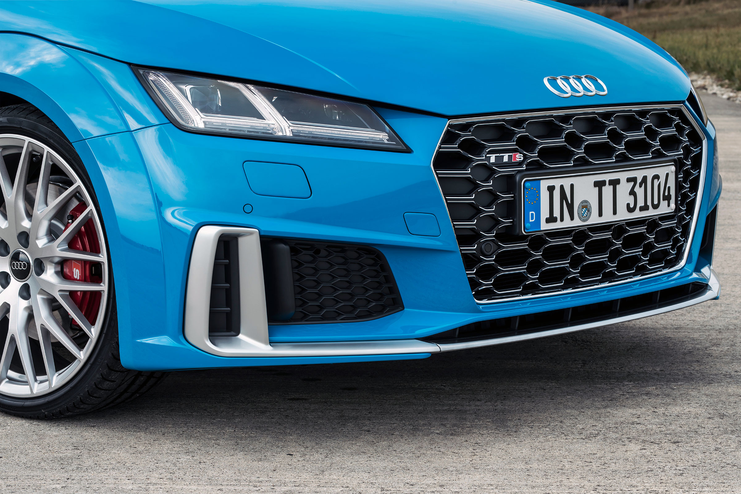Audi TTS – front bumper