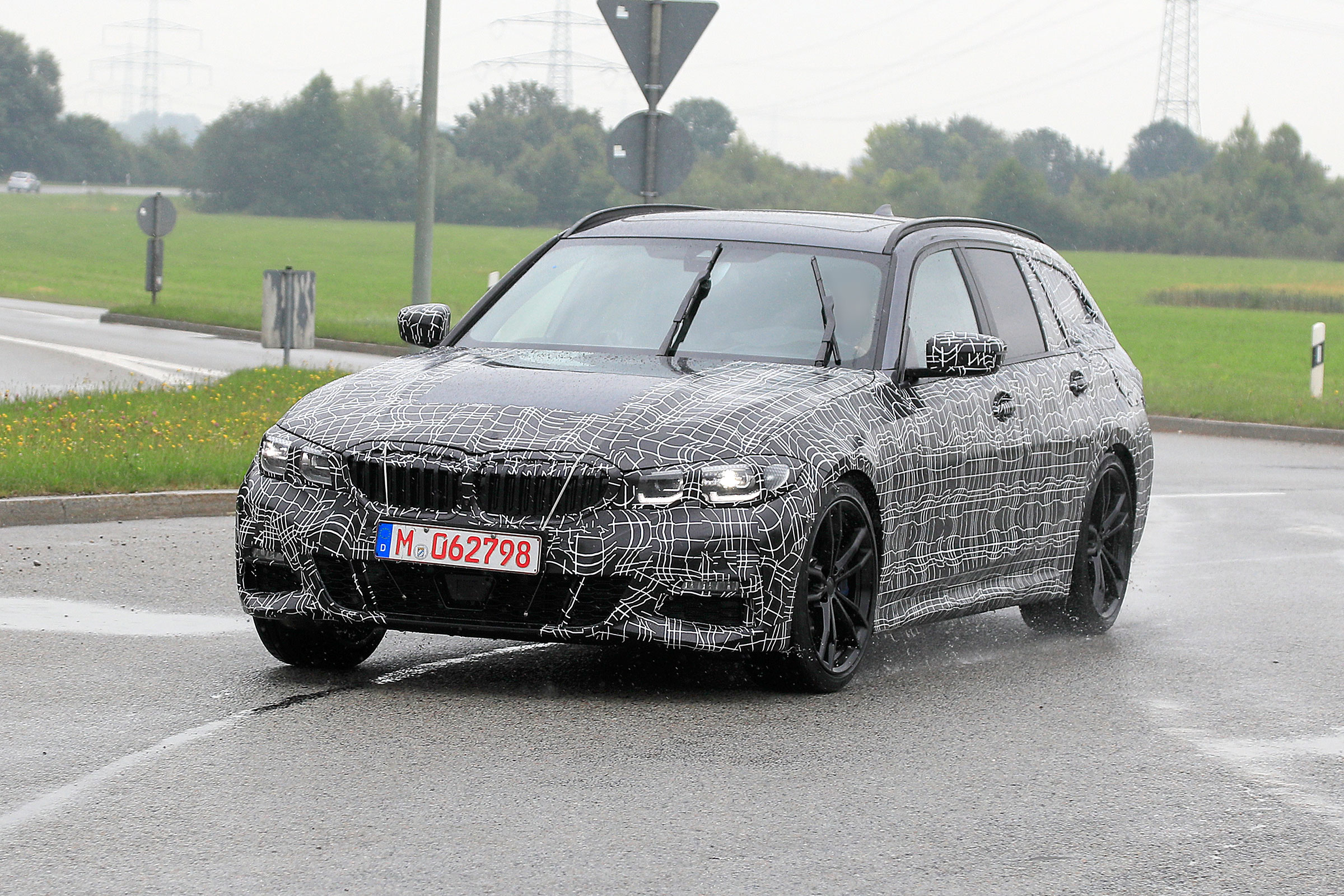 BMW 3-Series Touring – front
