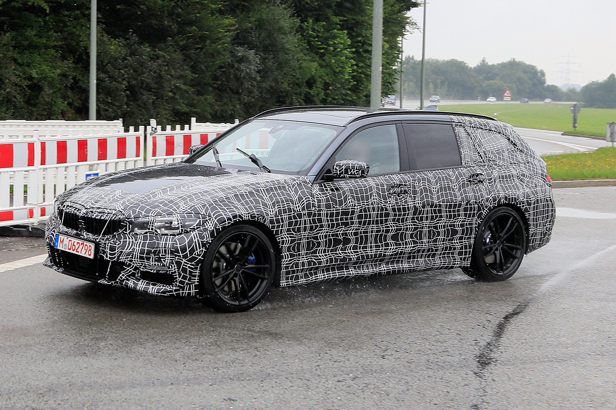 BMW 3-Series Touring – side