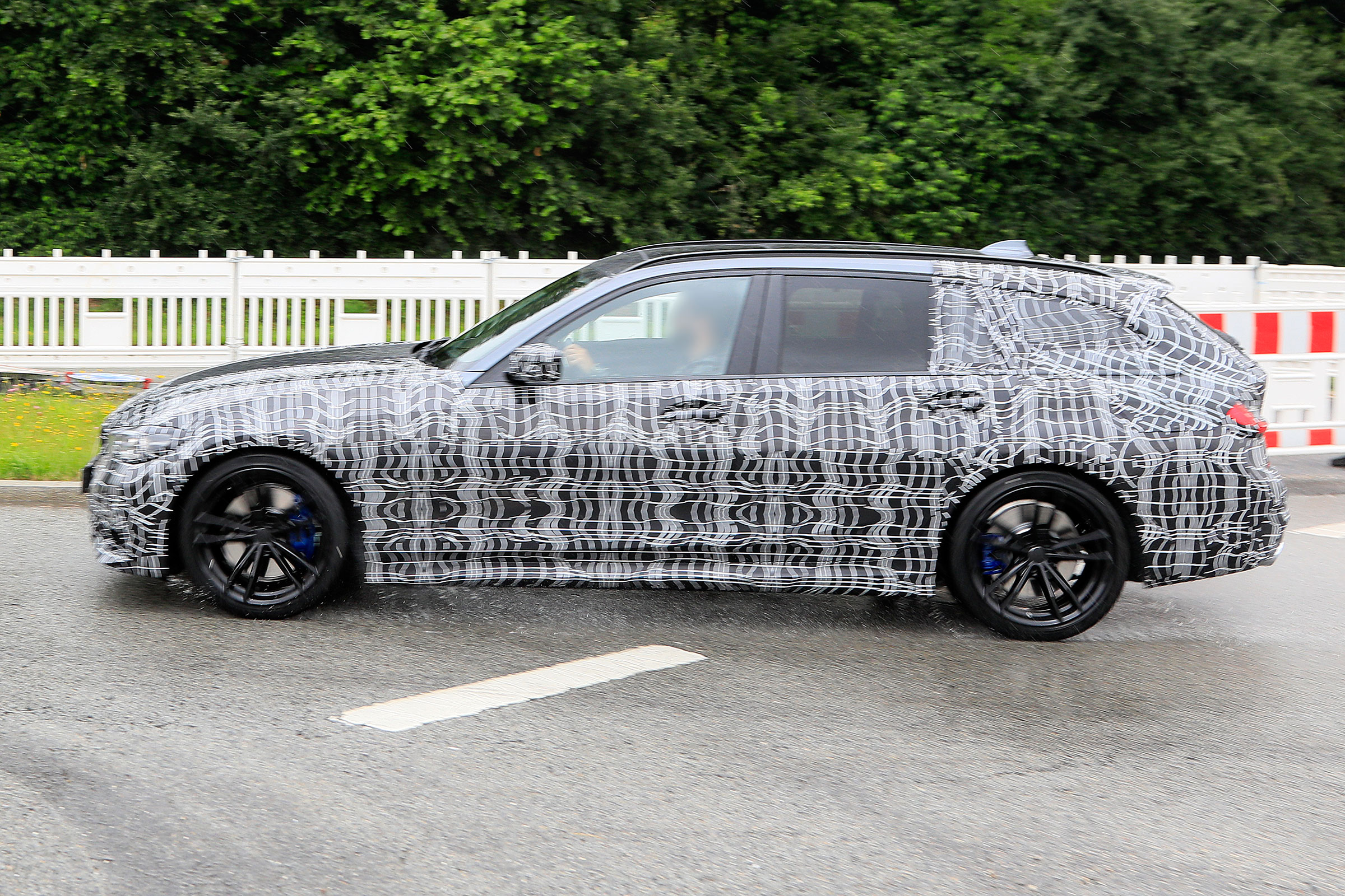 BMW 3-Series Touring – side