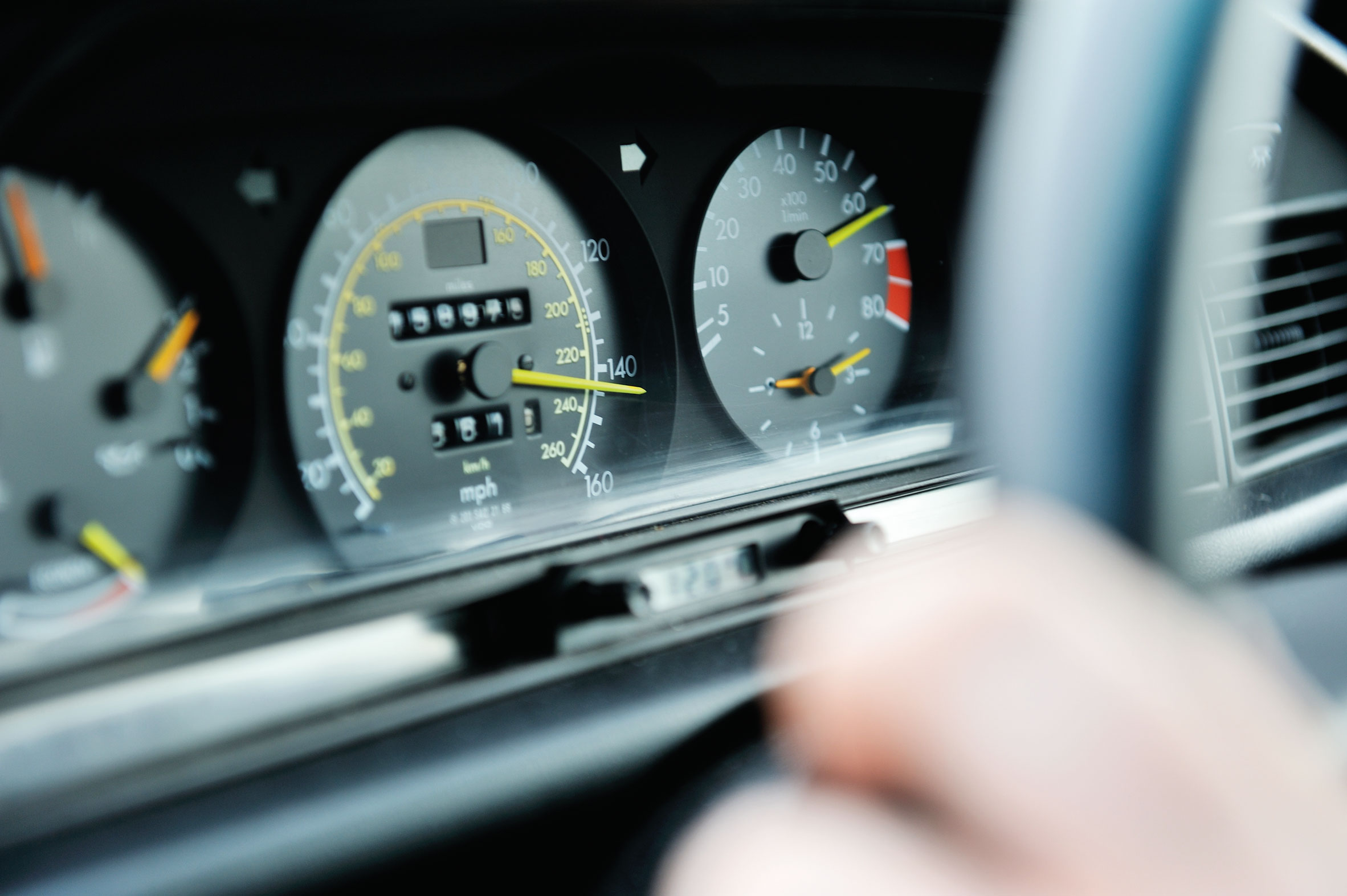 Mercedes-Benz 190E 2.5-16 - Dials