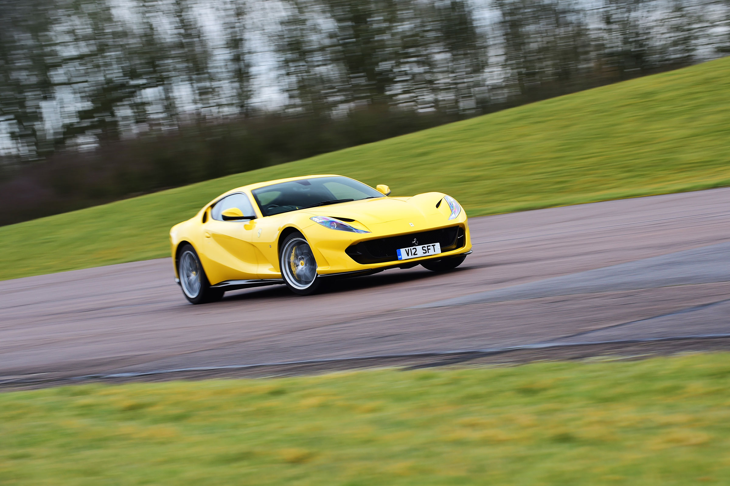 Ferrari 812 Superfast – front