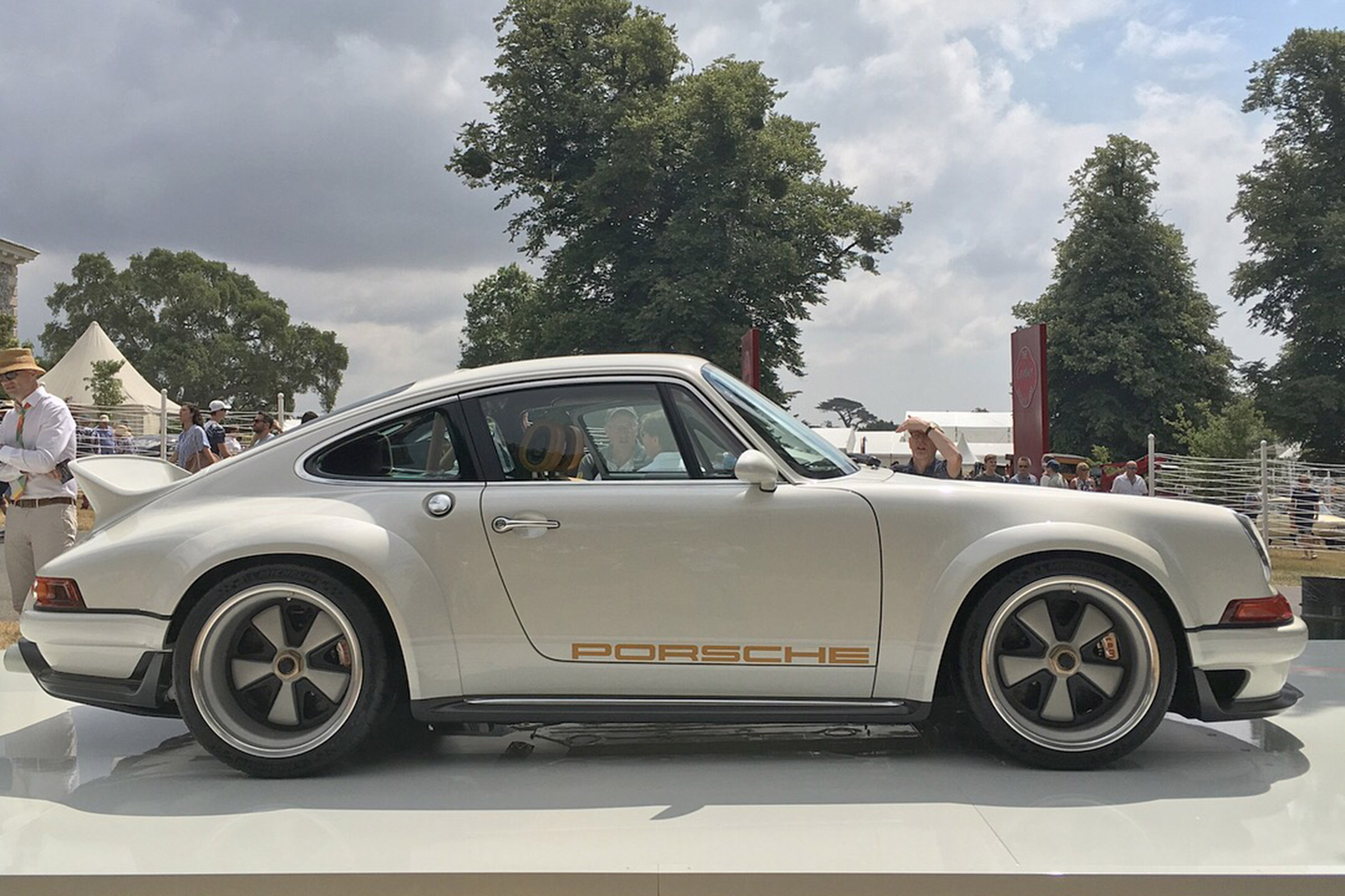Singer 911 on the stand side
