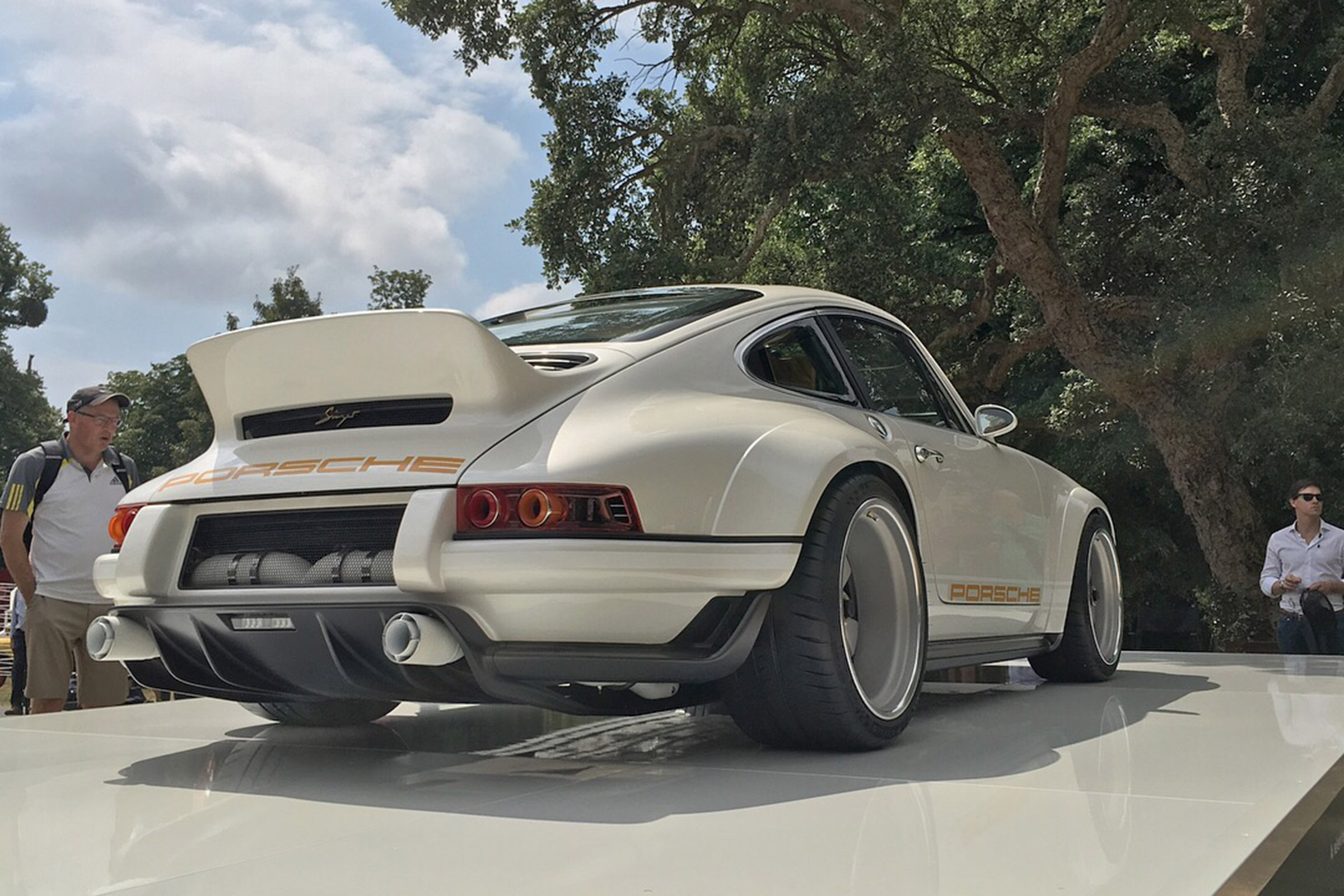 Singer 911 on the stand rear