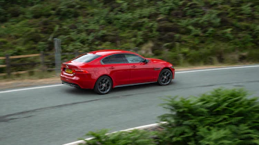 Jaguar XE 300 Sport - side
