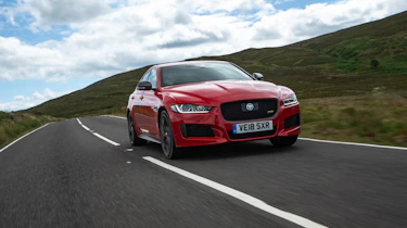 Jaguar XE 300 Sport - front