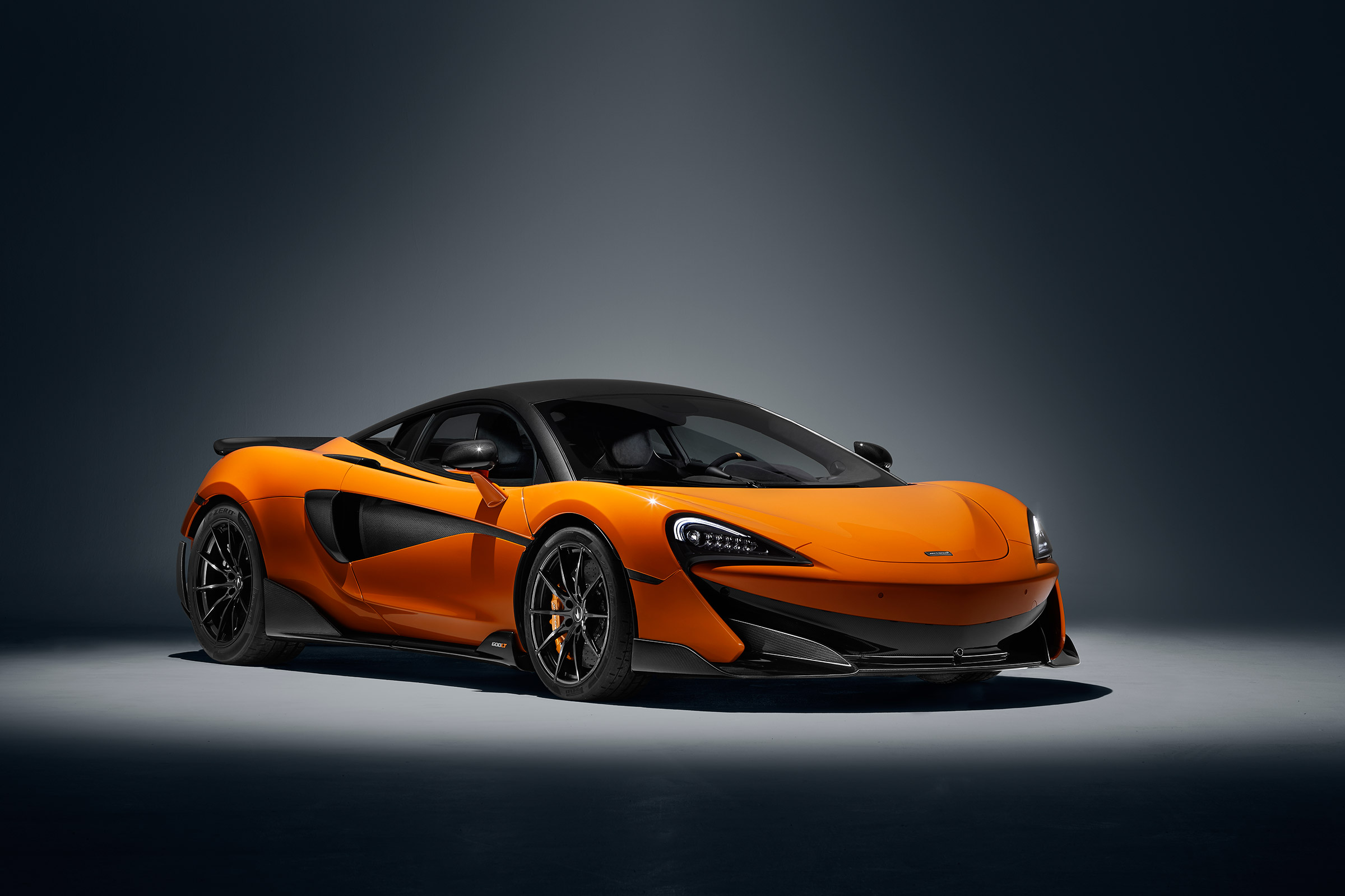 McLaren 600LT full specs - front quarter