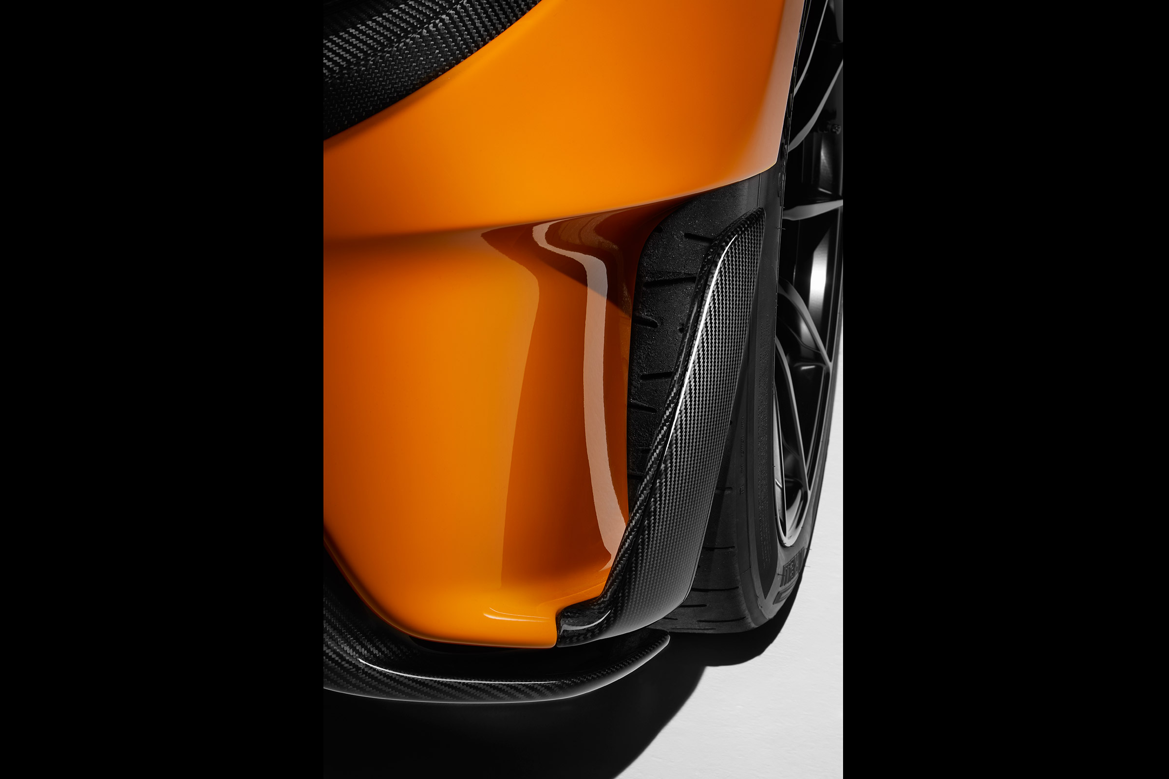 McLaren 600LT full specs - bumper cut otu