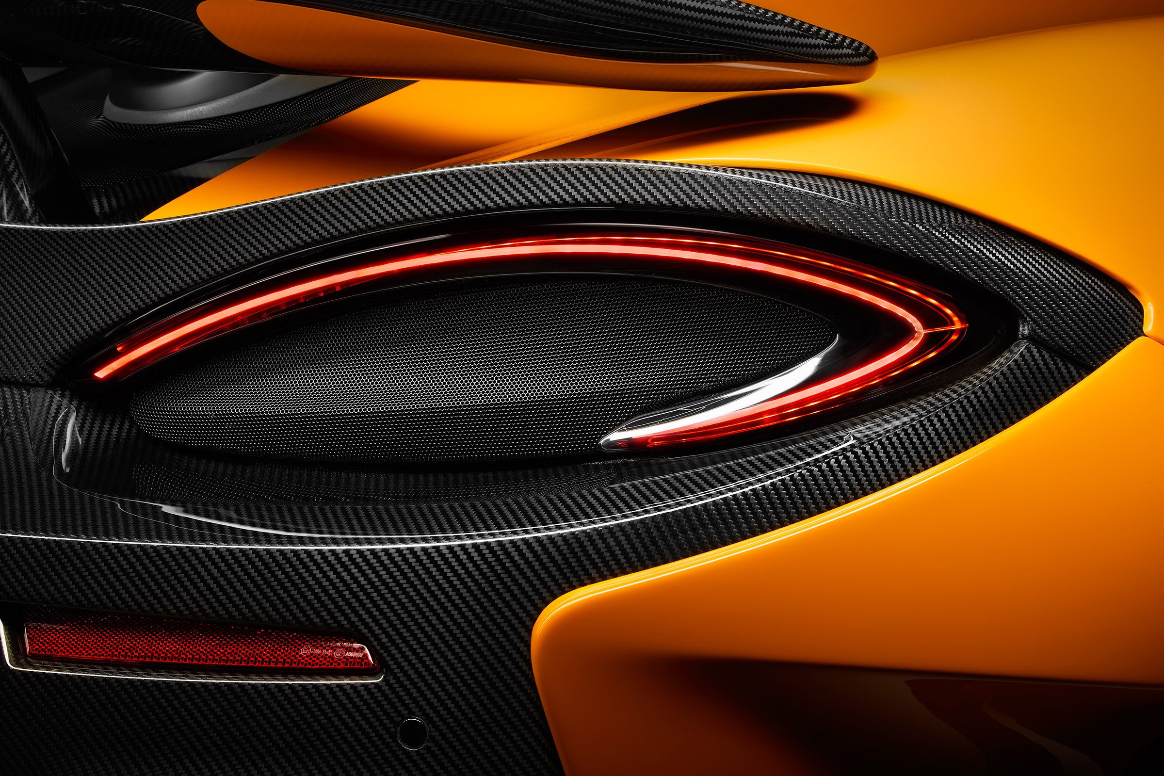McLaren 600LT full specs - rear lights