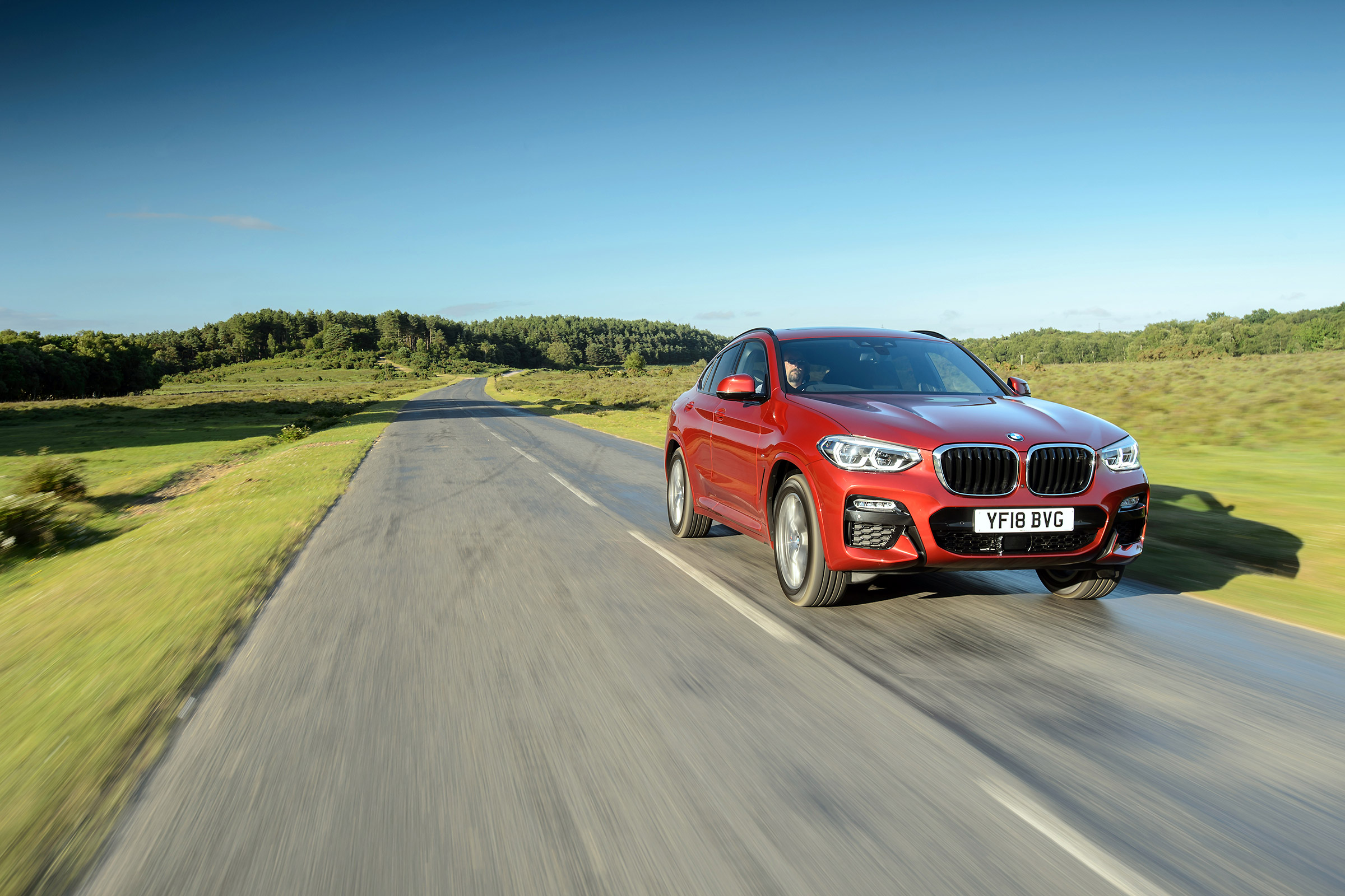 2018 BMW X4 20d drive - front quarter