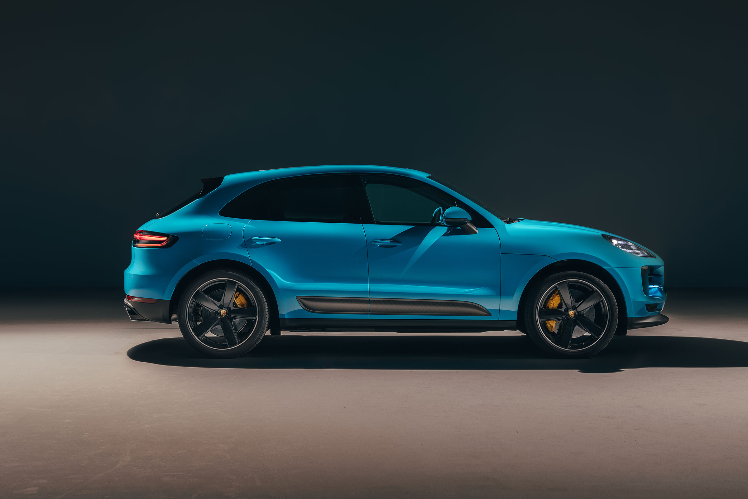 Porsche Macan – side