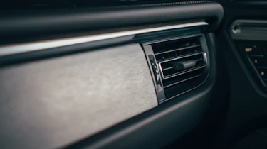 Porsche Macan – dash inlay