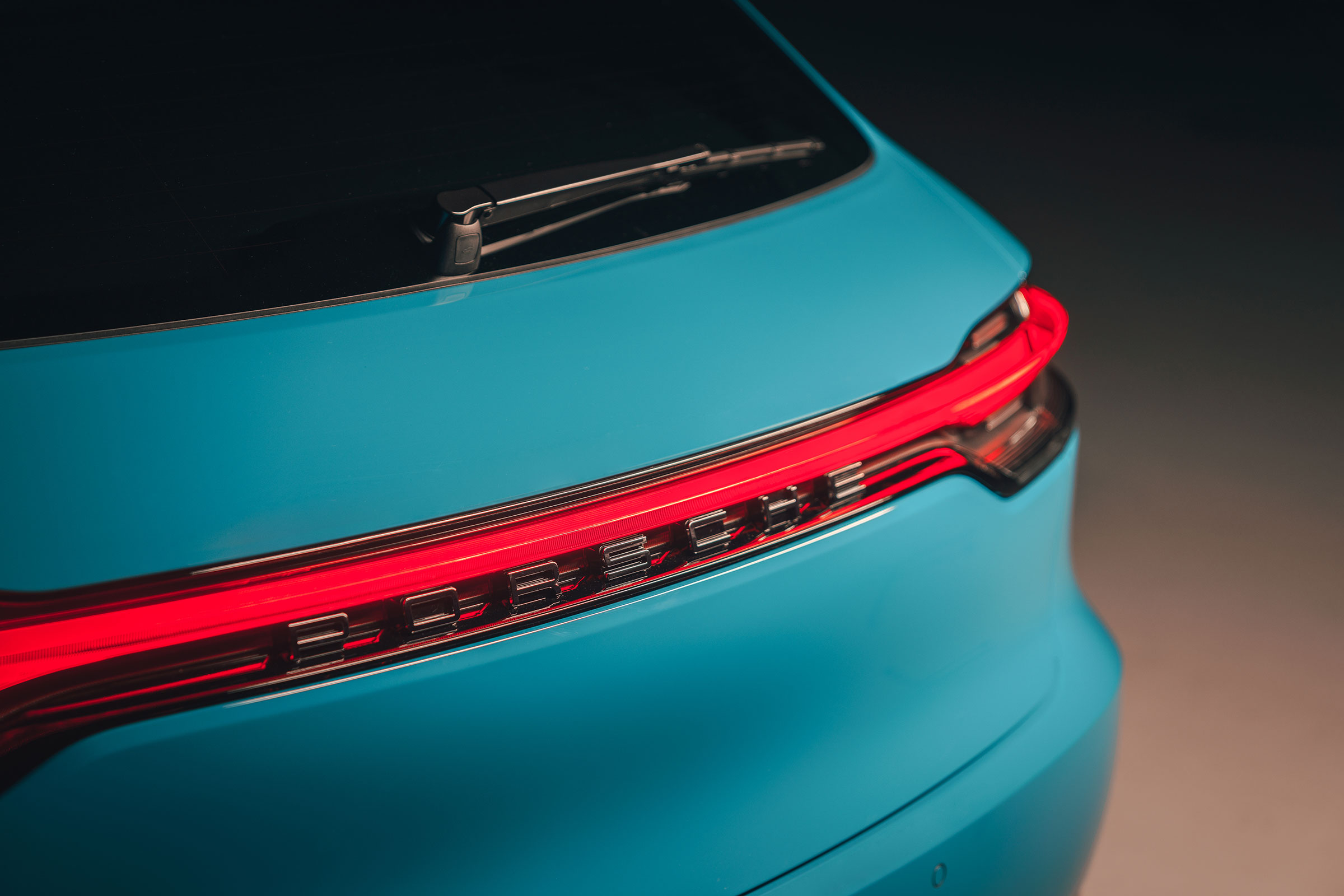 Porsche Macan – rear light bar