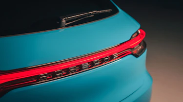 Porsche Macan – rear light bar