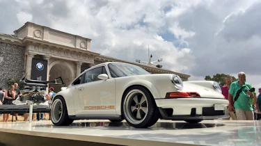 Singer 911 on the stand