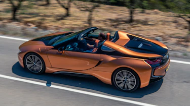 BMW i8 Roadster top