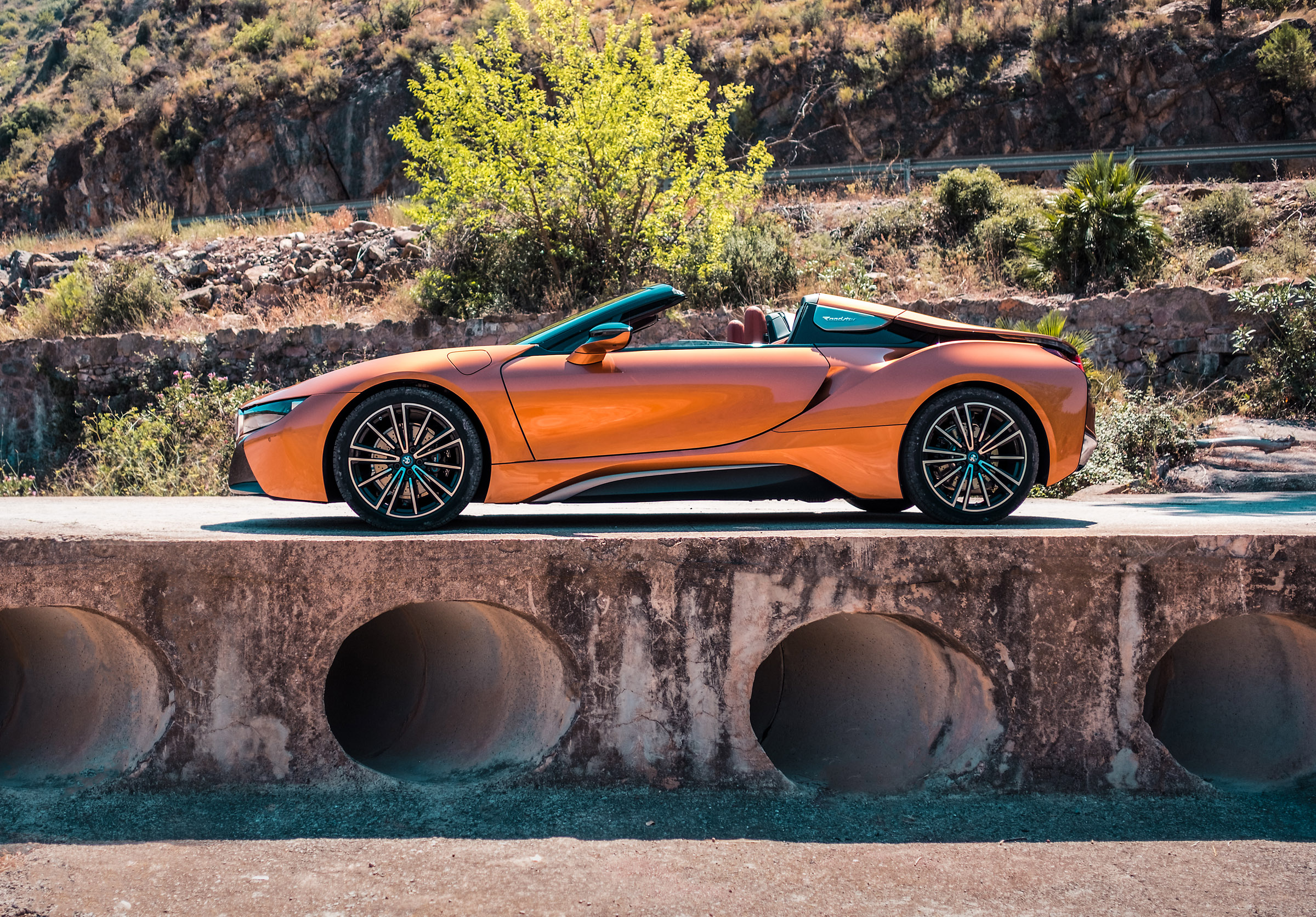 BMW i8 Roadster side