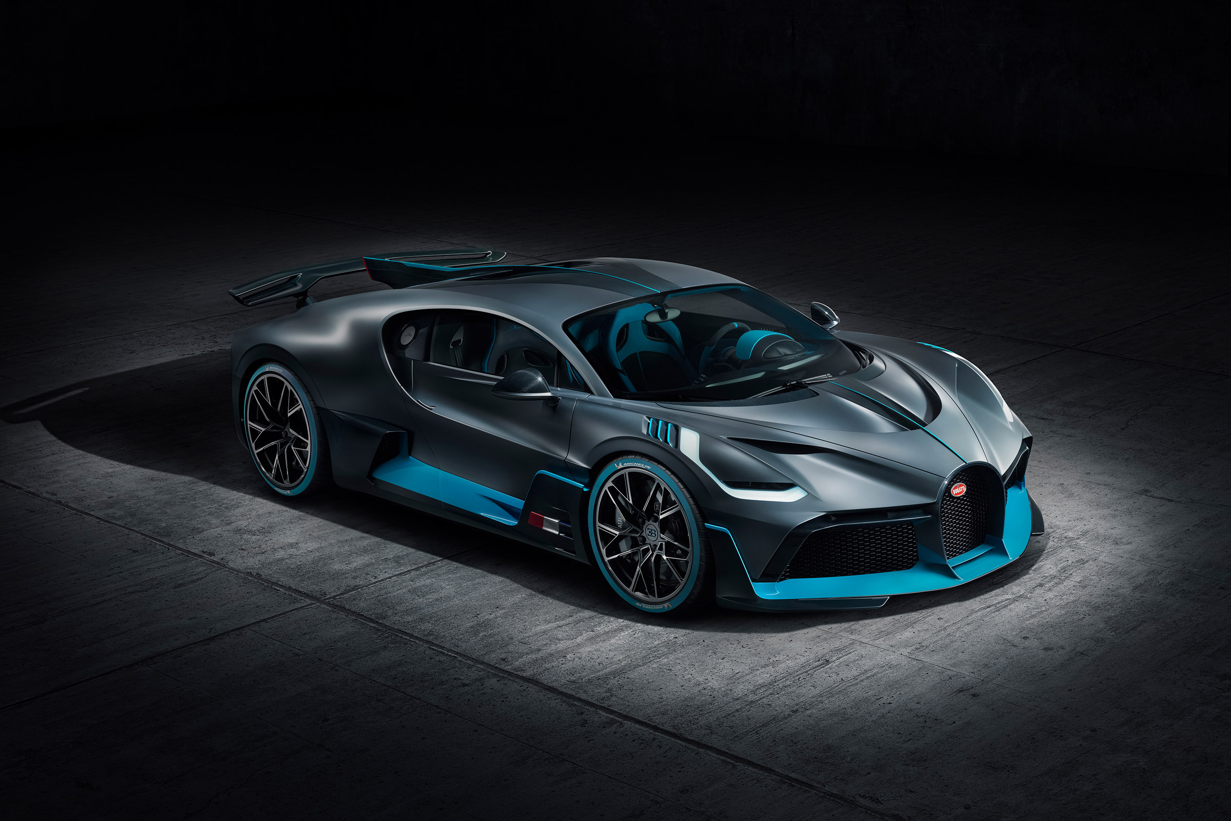 Bugatti Divo - front quarter