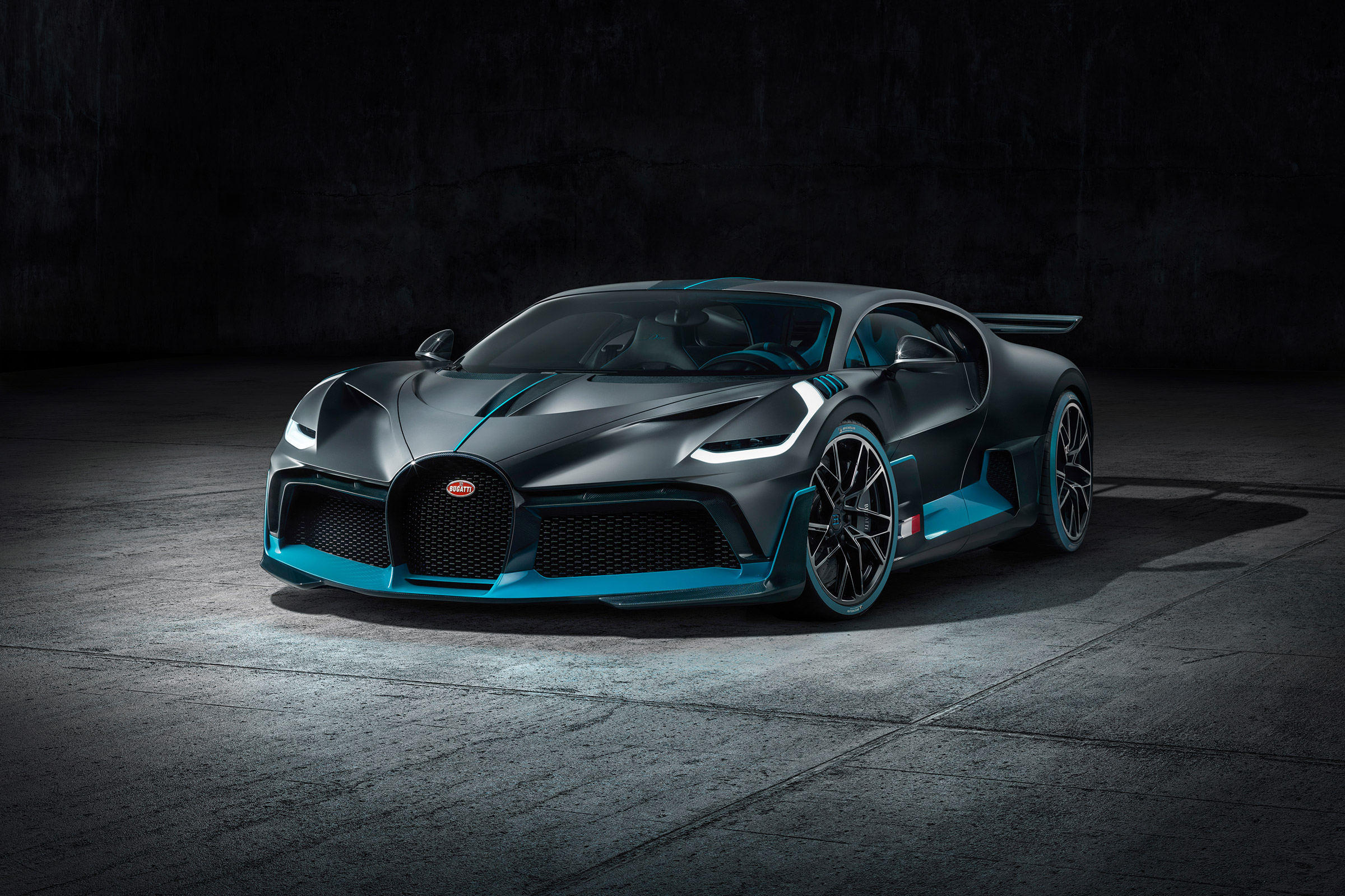 Bugatti Divo - front quarter